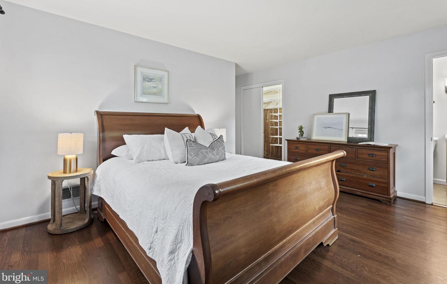 708 Skyline Ct, Vienna VA  exterior