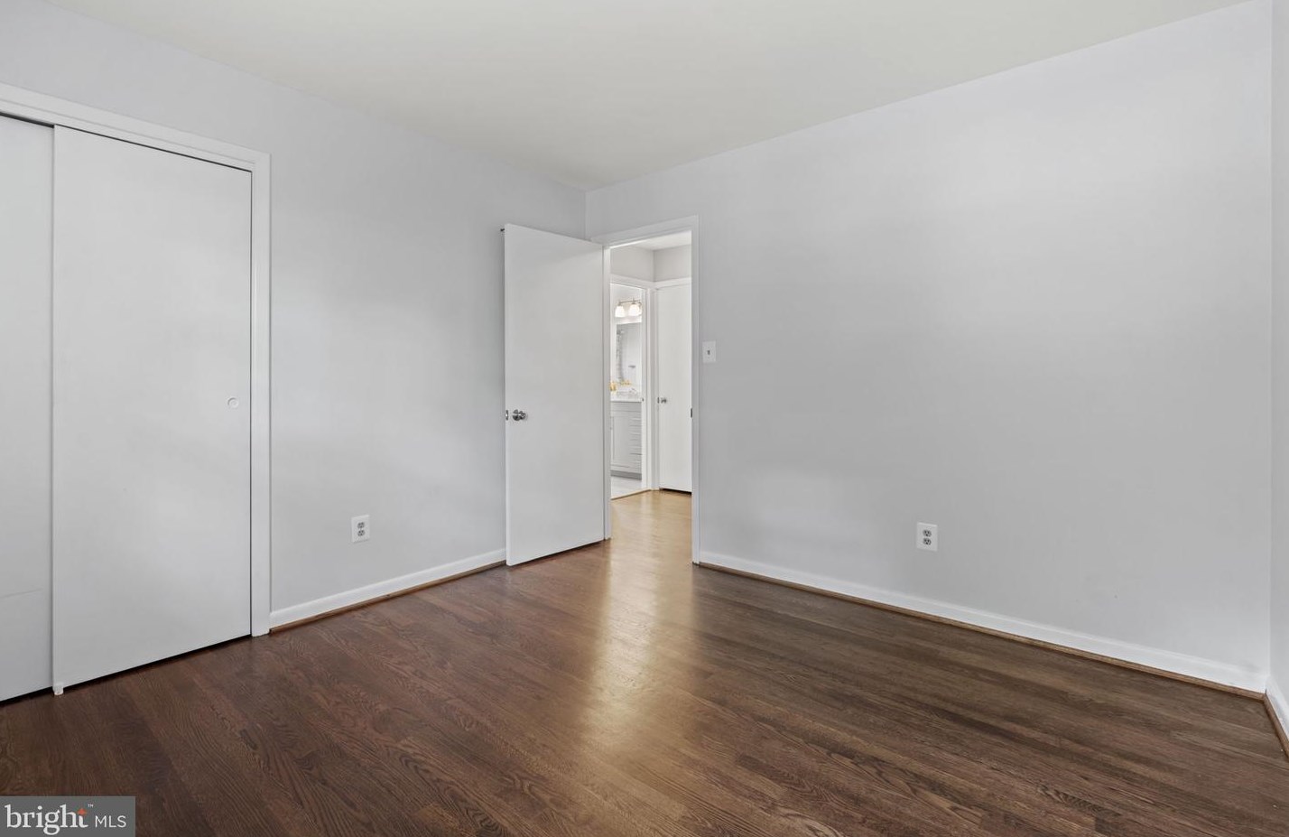 708 Skyline Ct, Vienna VA  exterior