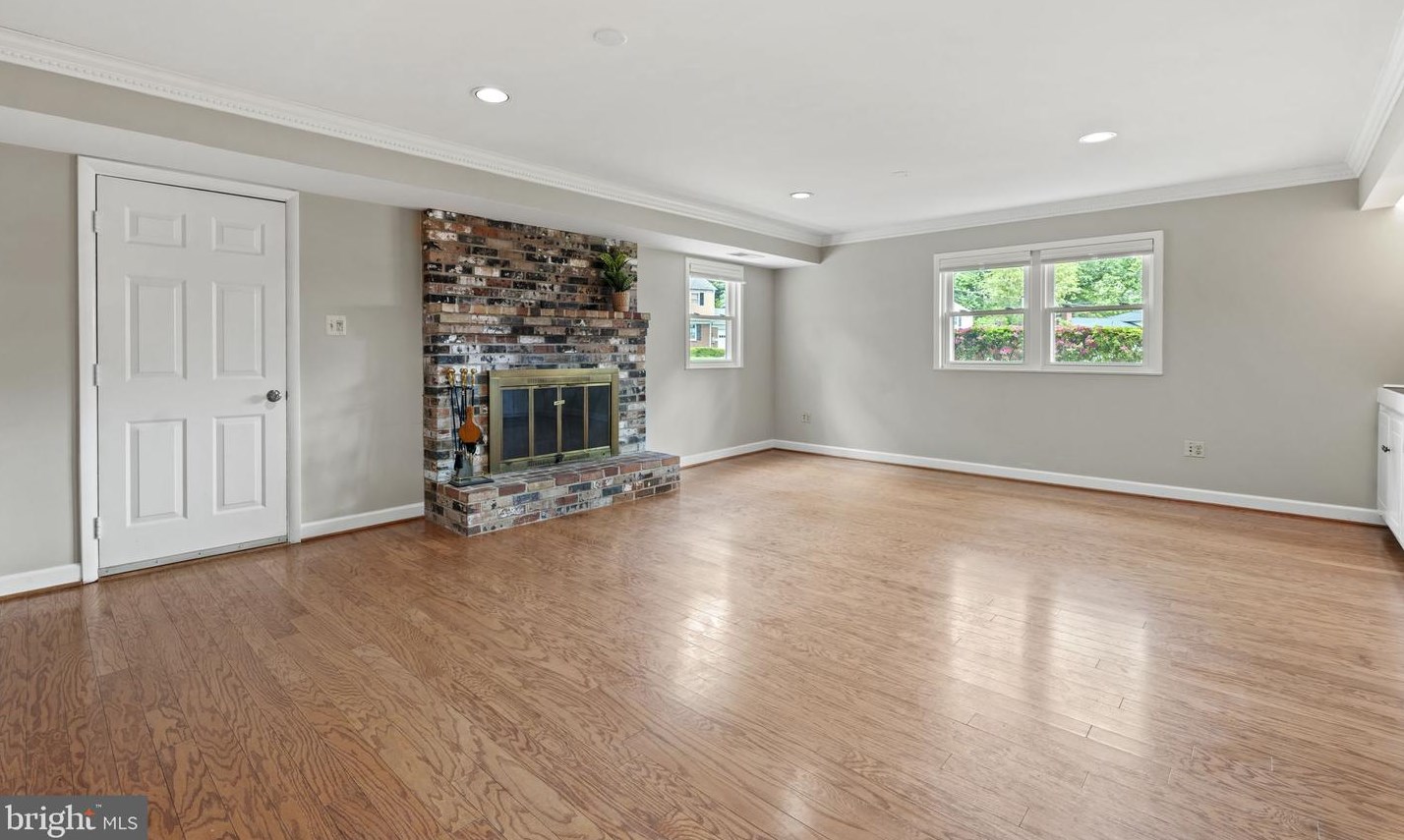 708 Skyline Ct, Vienna VA  exterior