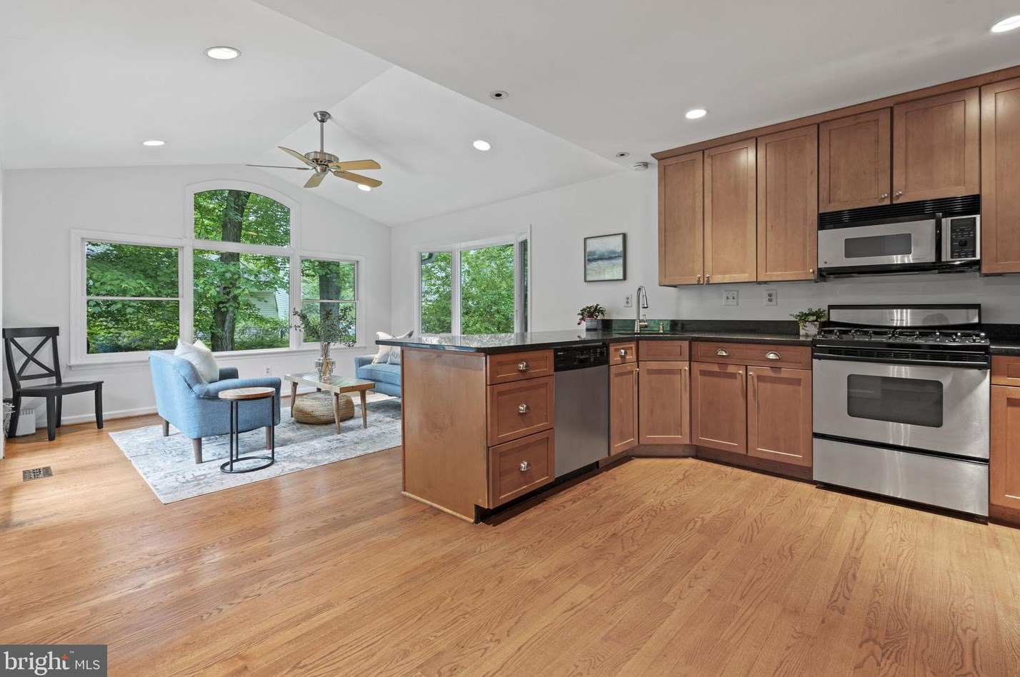 708 Skyline Ct, Vienna VA  exterior