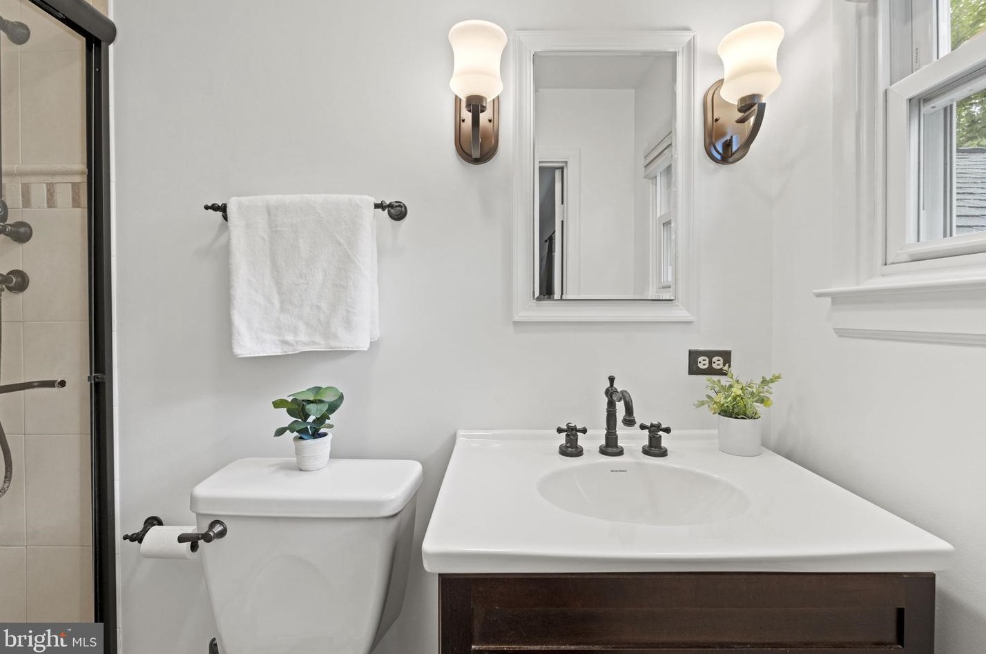 708 Skyline Ct, Vienna VA  exterior