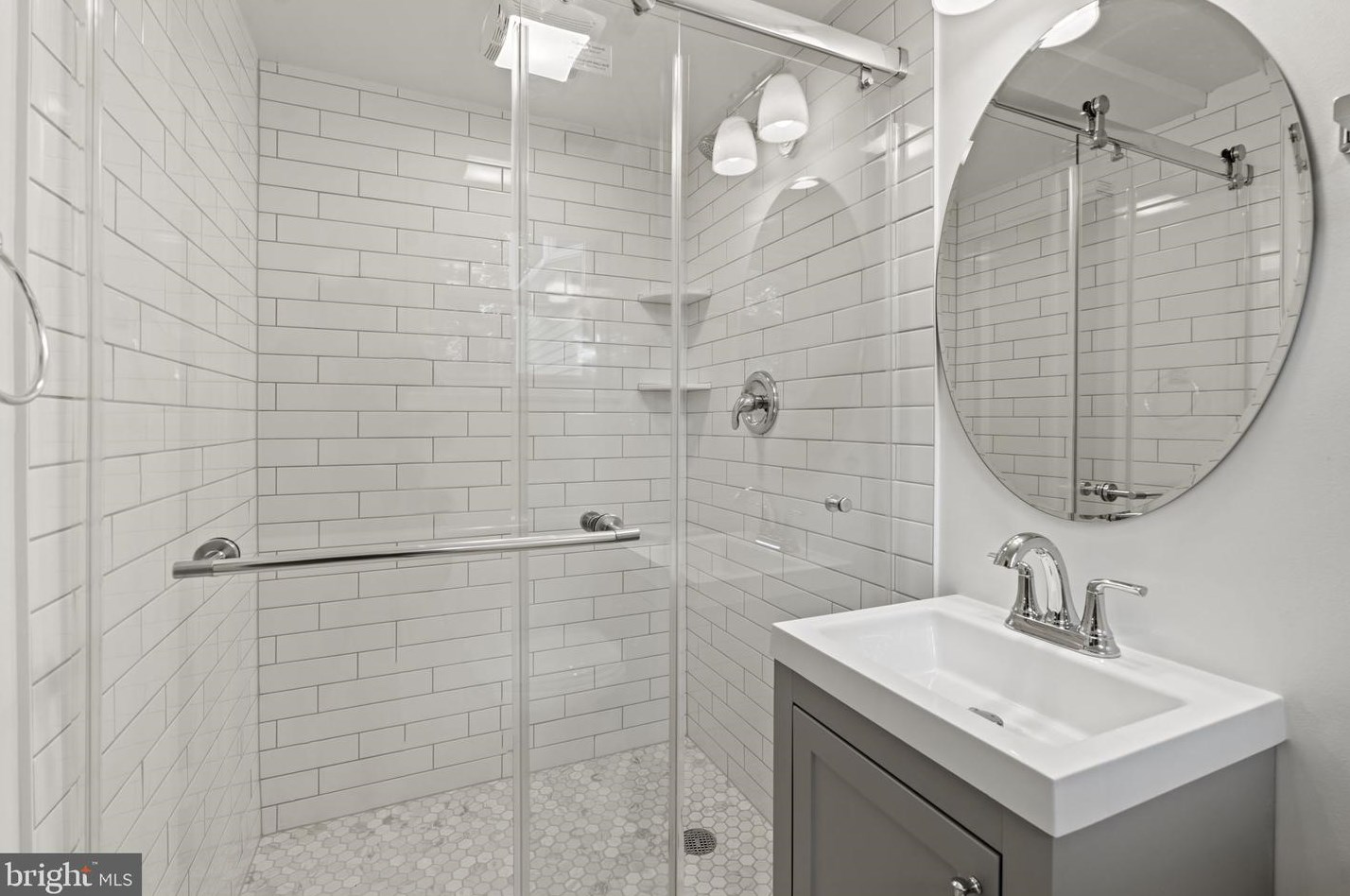 708 Skyline Ct, Vienna VA  exterior