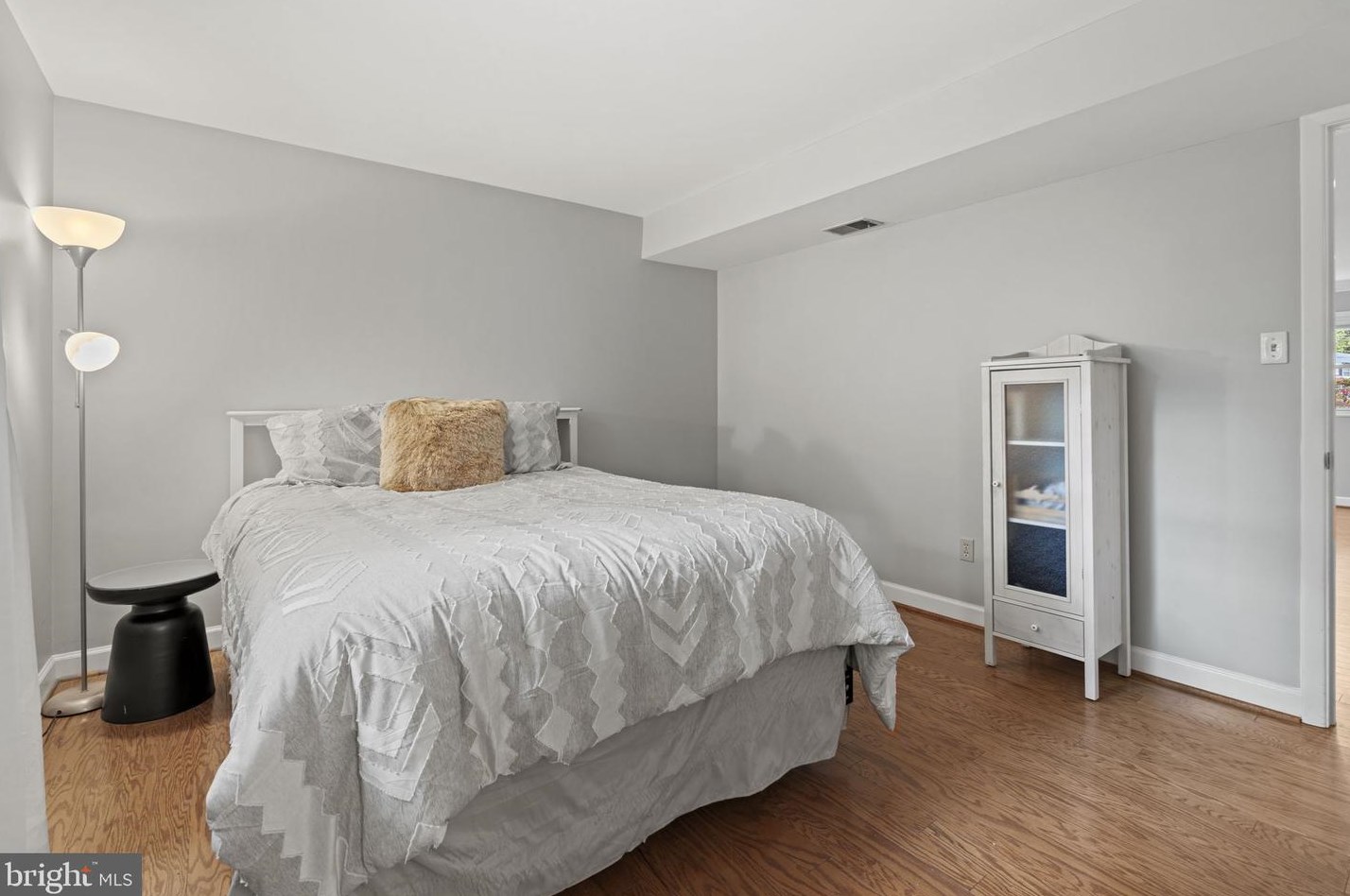 708 Skyline Ct, Vienna VA  exterior