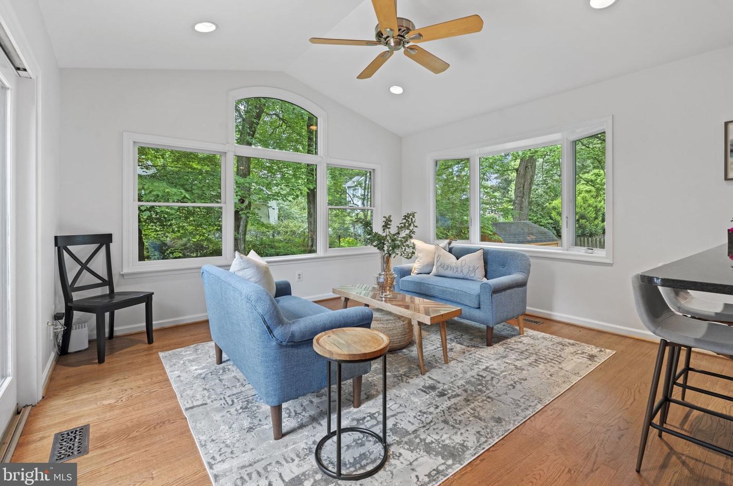 708 Skyline Ct, Vienna VA  exterior