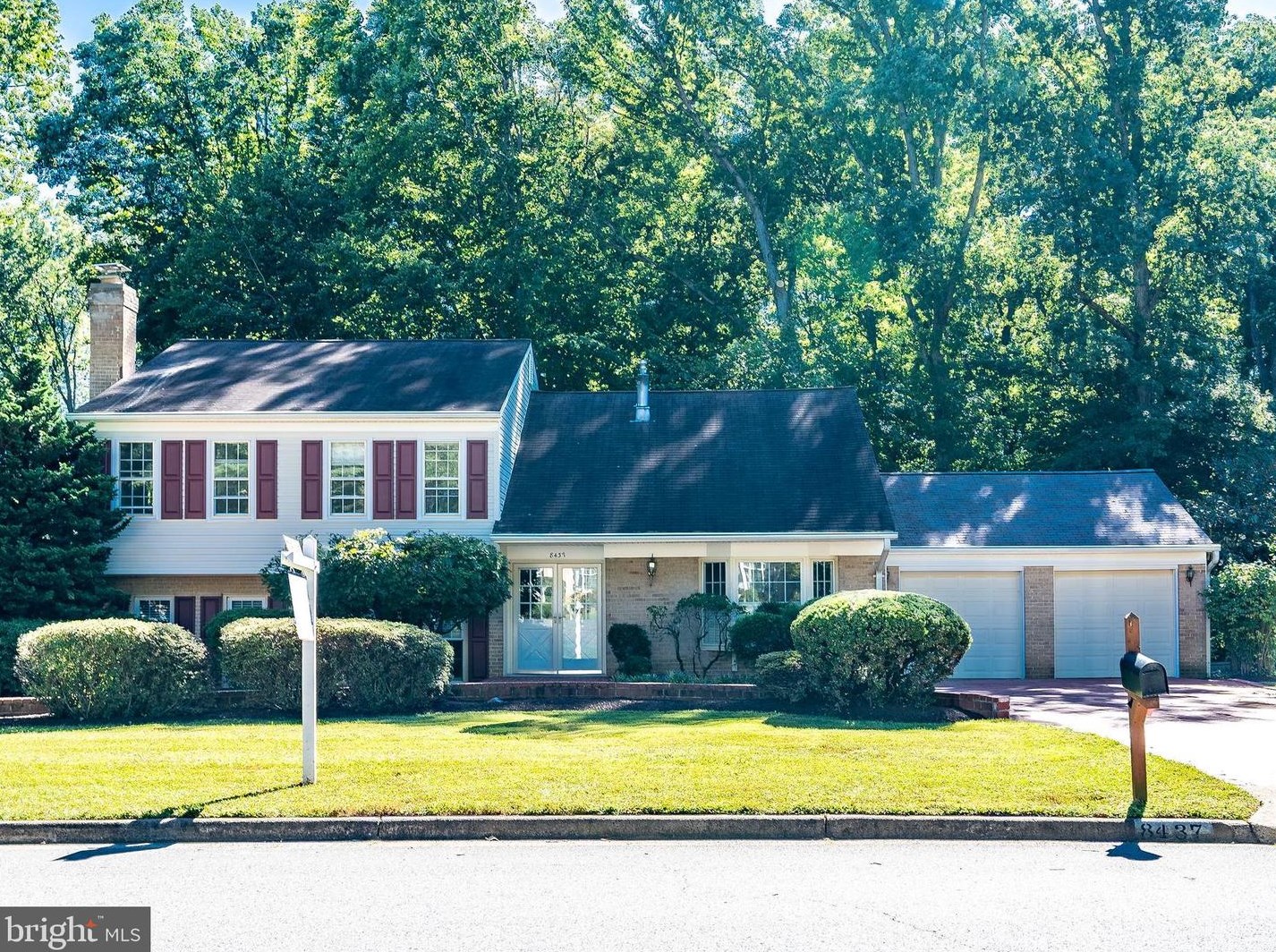 8437 Briar Creek Dr, Annandale, VA 22003