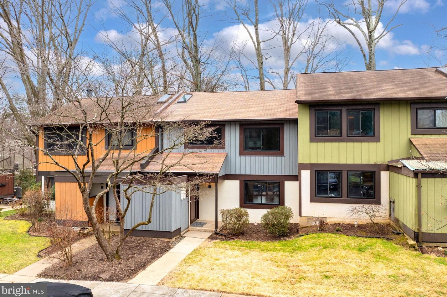 2235 Wheelwright Ct, Herndon, VA 20191