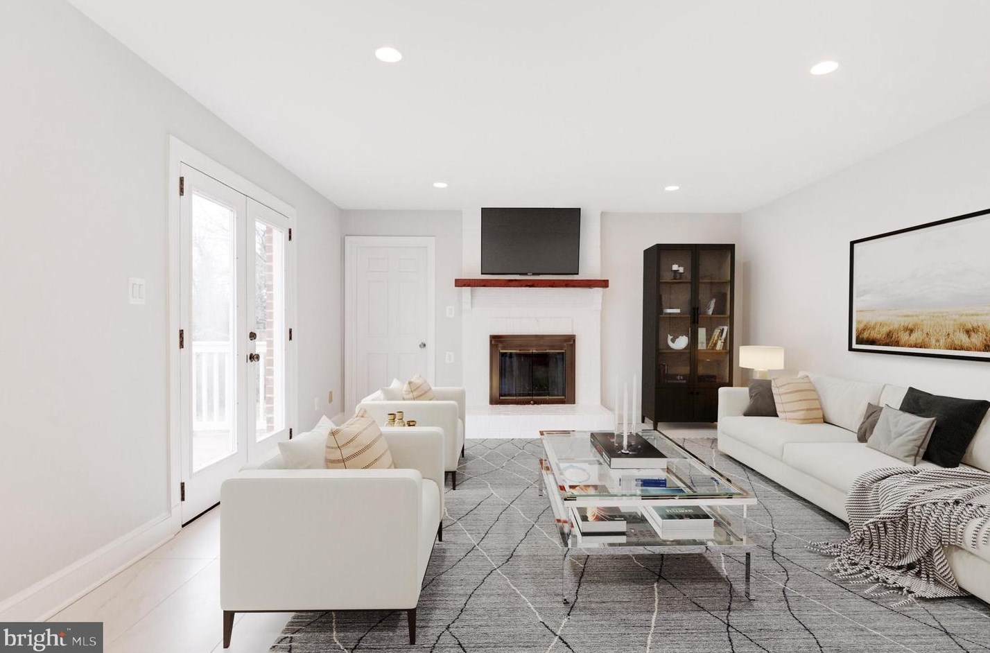 2045 Hunter Mill Rd, Vienna VA  22181-2836 exterior