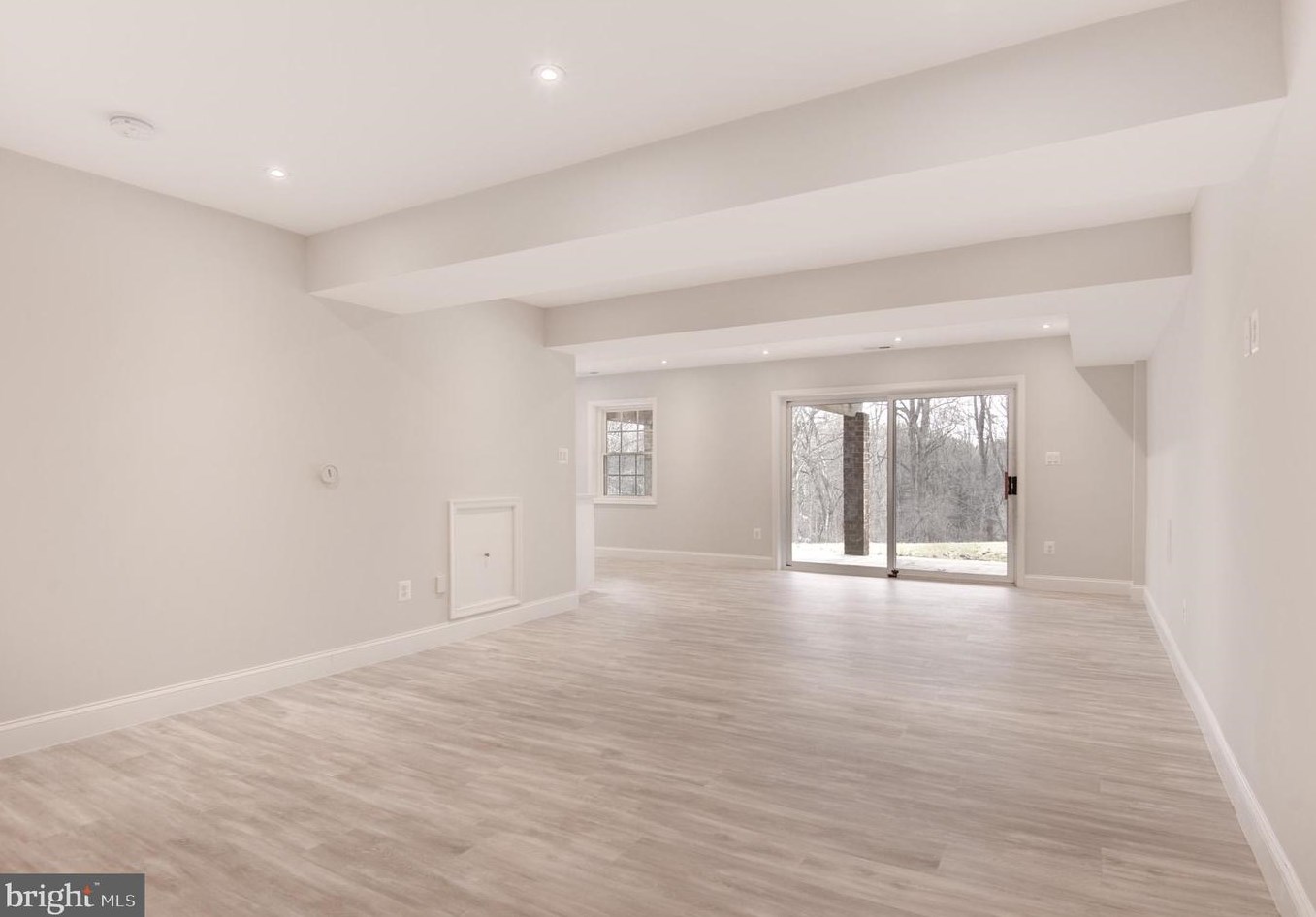 2045 Hunter Mill Rd, Vienna VA  22181-2836 exterior