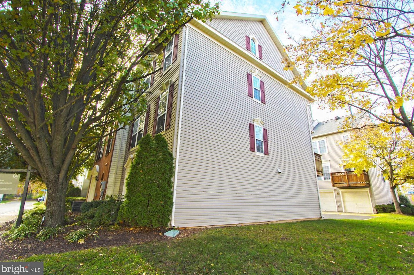 4300 Stevens Battle Ln, Fairfax, VA 22033-4266