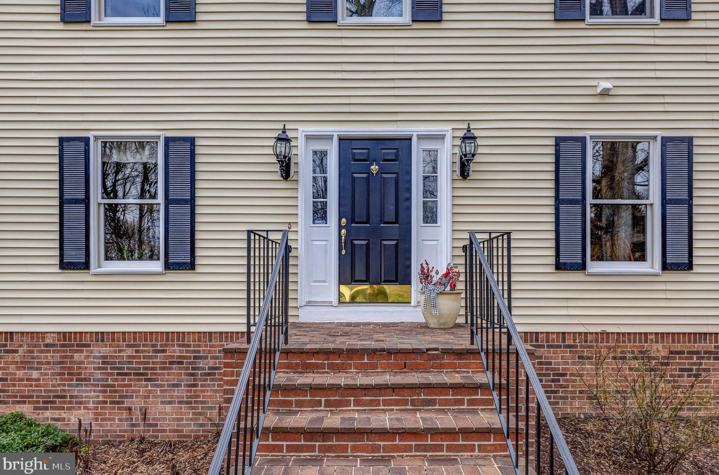 2112 Helmwood Ct, Vienna, VA 22181-2935
