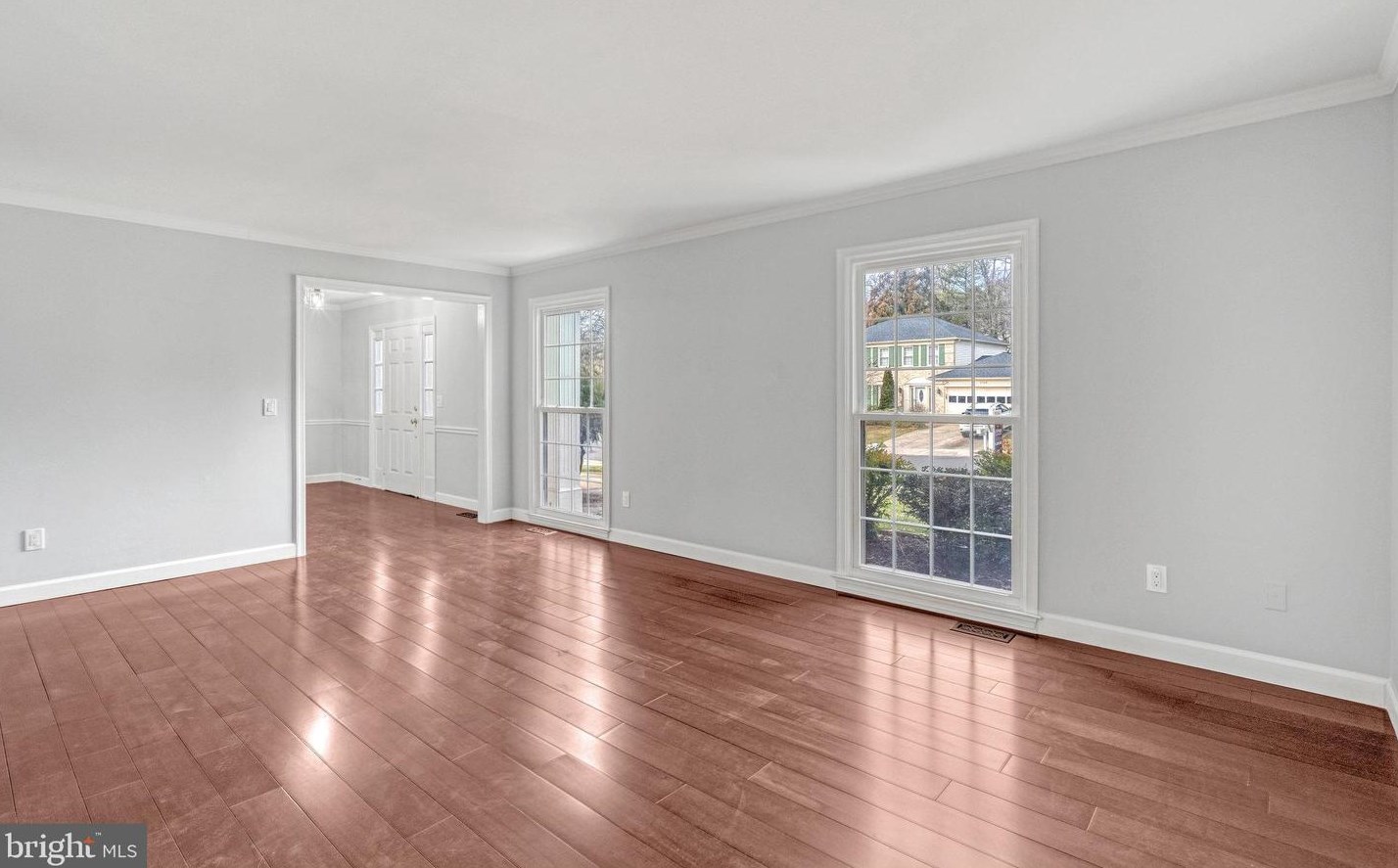 4711 Logwood Ln, Fairfax, VA 20151-2459