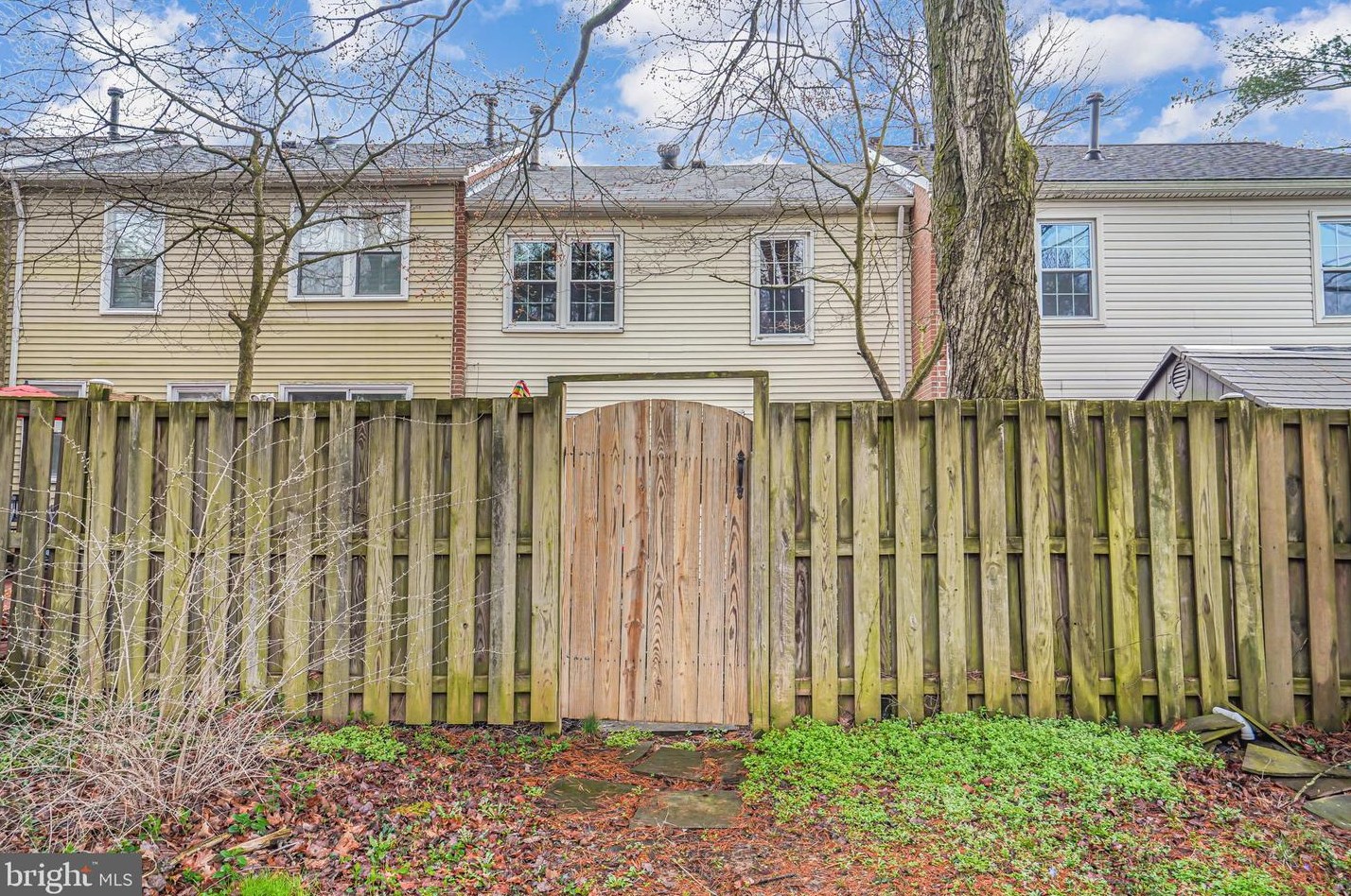 5502 Kendrick Ln, Springfield VA  22015-1931 exterior