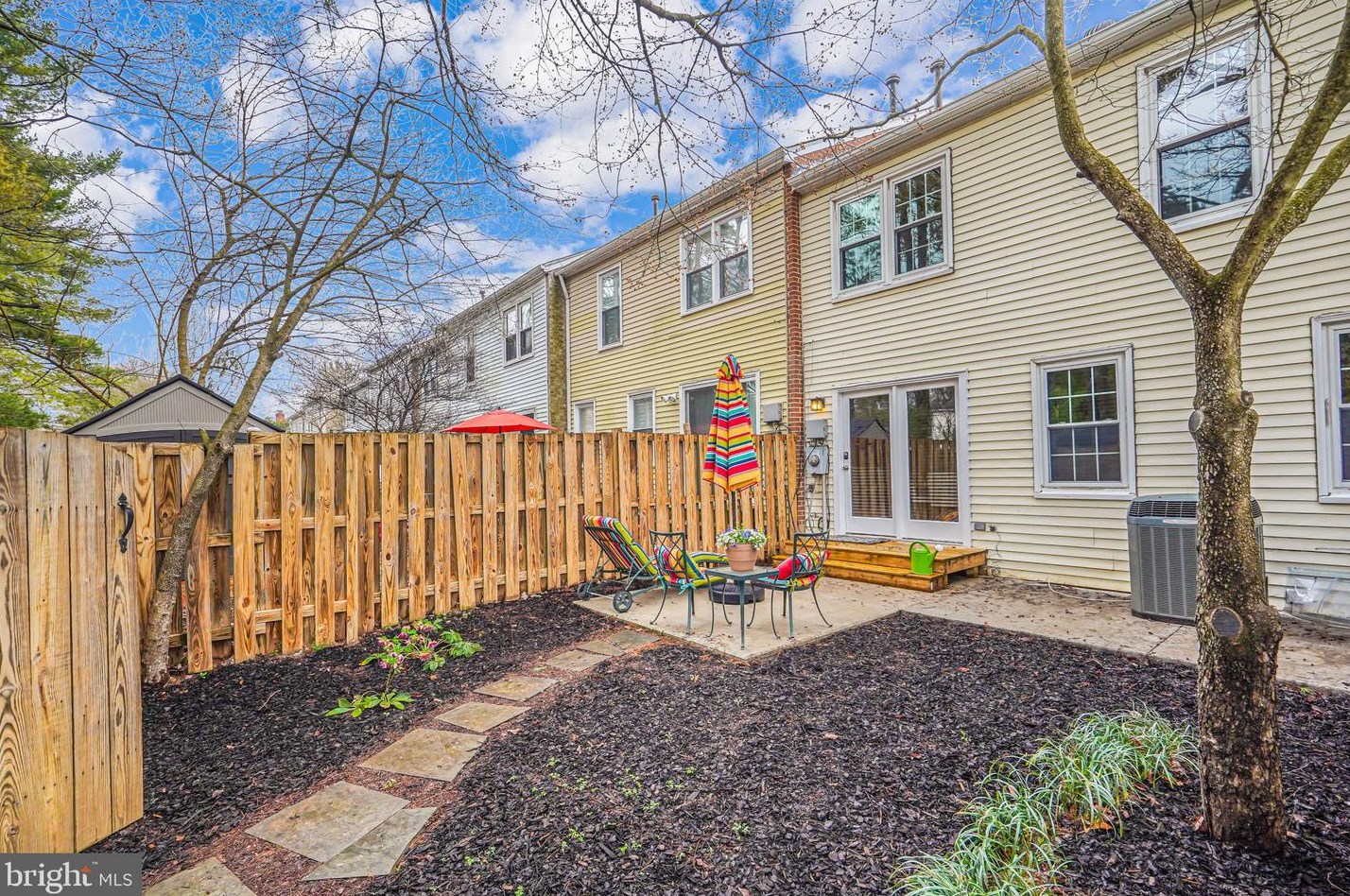 5502 Kendrick Ln, Springfield VA  22015-1931 exterior