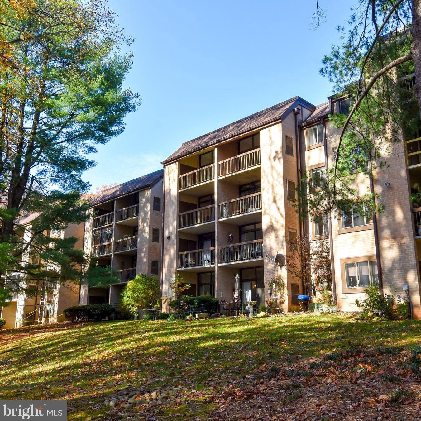 1669 Parkcrest Cir #400, Herndon, VA 20190
