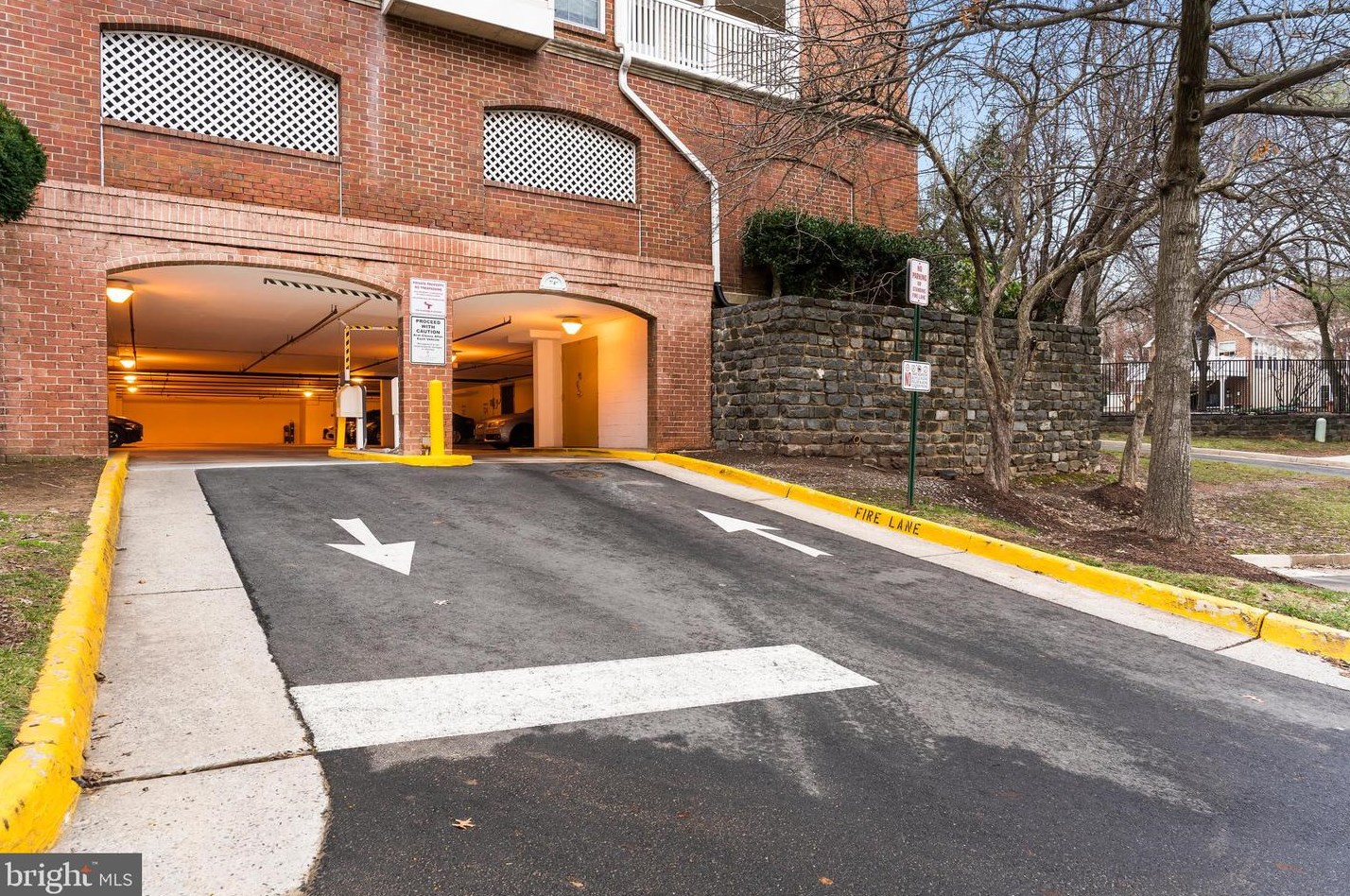 1524 Lincoln Way, Mc Lean VA  22102-5852 exterior