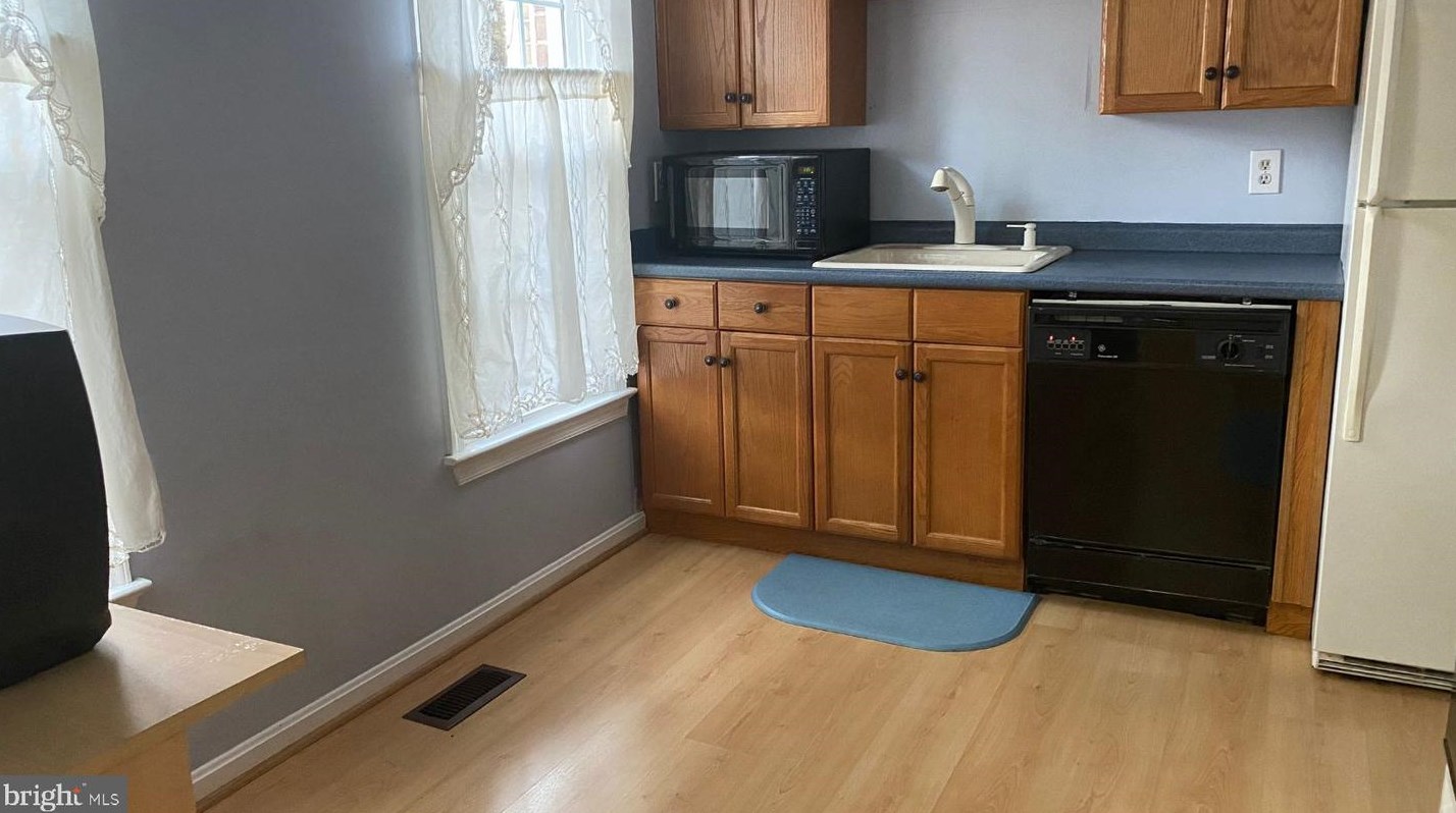 8585 Chester Grove Ct, Springfield, VA 22153