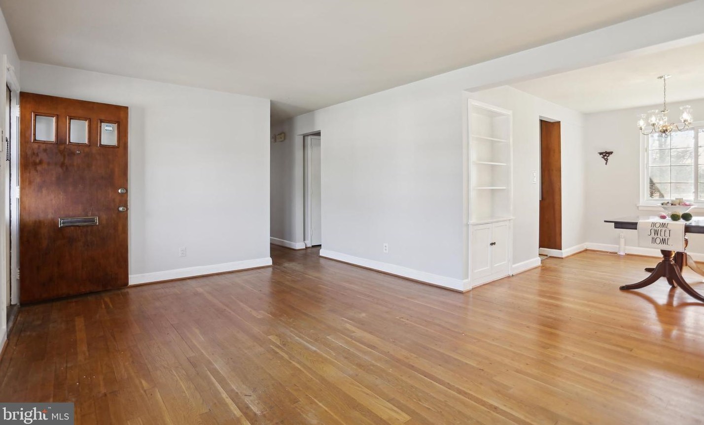 7305 Camp Alger Ave, Falls Church, VA 22042-3711