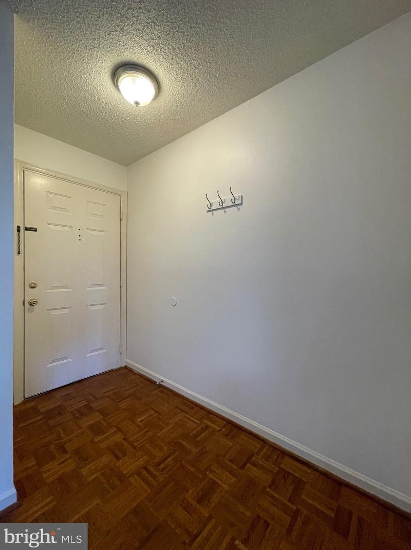 12008 Golf Ridge Ct Apt 202, Fairfax, VA 22033