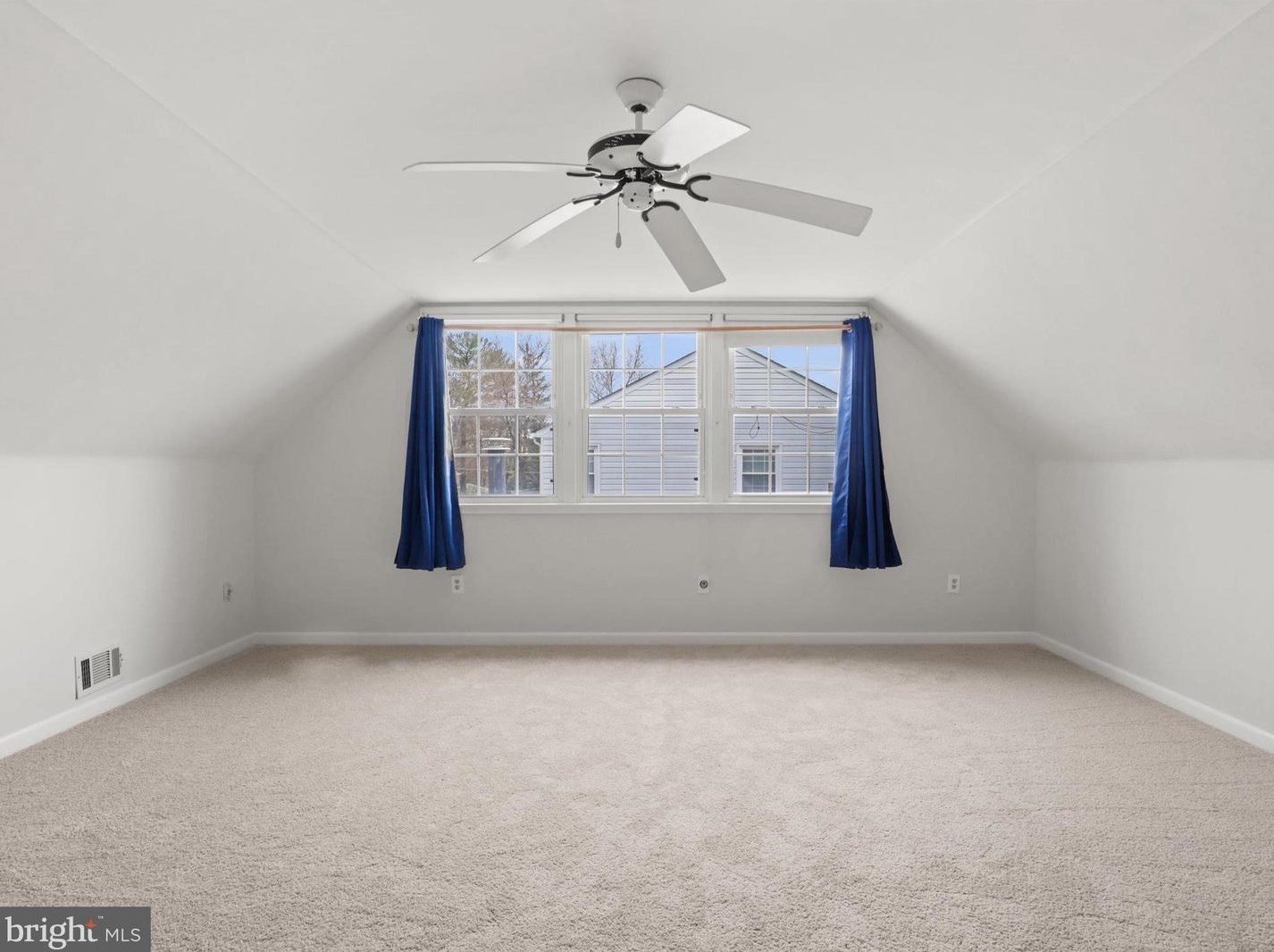 13222 Parson Ln, Fairfax VA  22033-3402 exterior