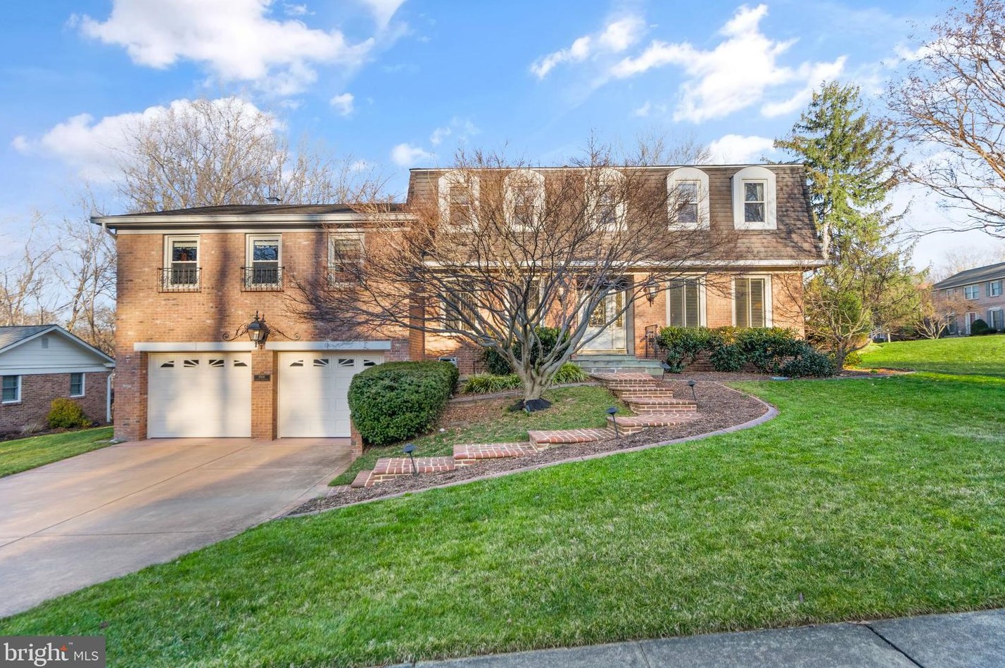8906 Glade Hill Rd, Fairfax, VA 22031-3220