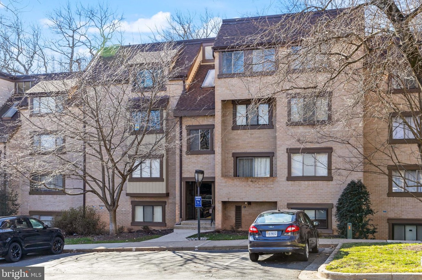 1658 Parkcrest Cir #400, Herndon, VA 20190
