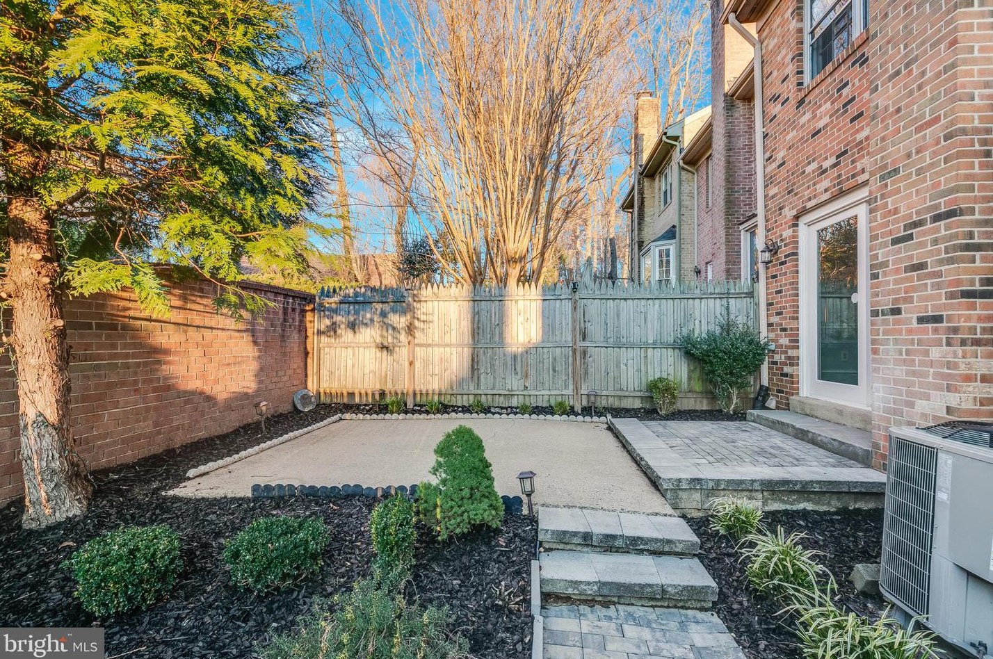 3004 Seven Oaks Pl, Falls Church VA  22042-3152 exterior