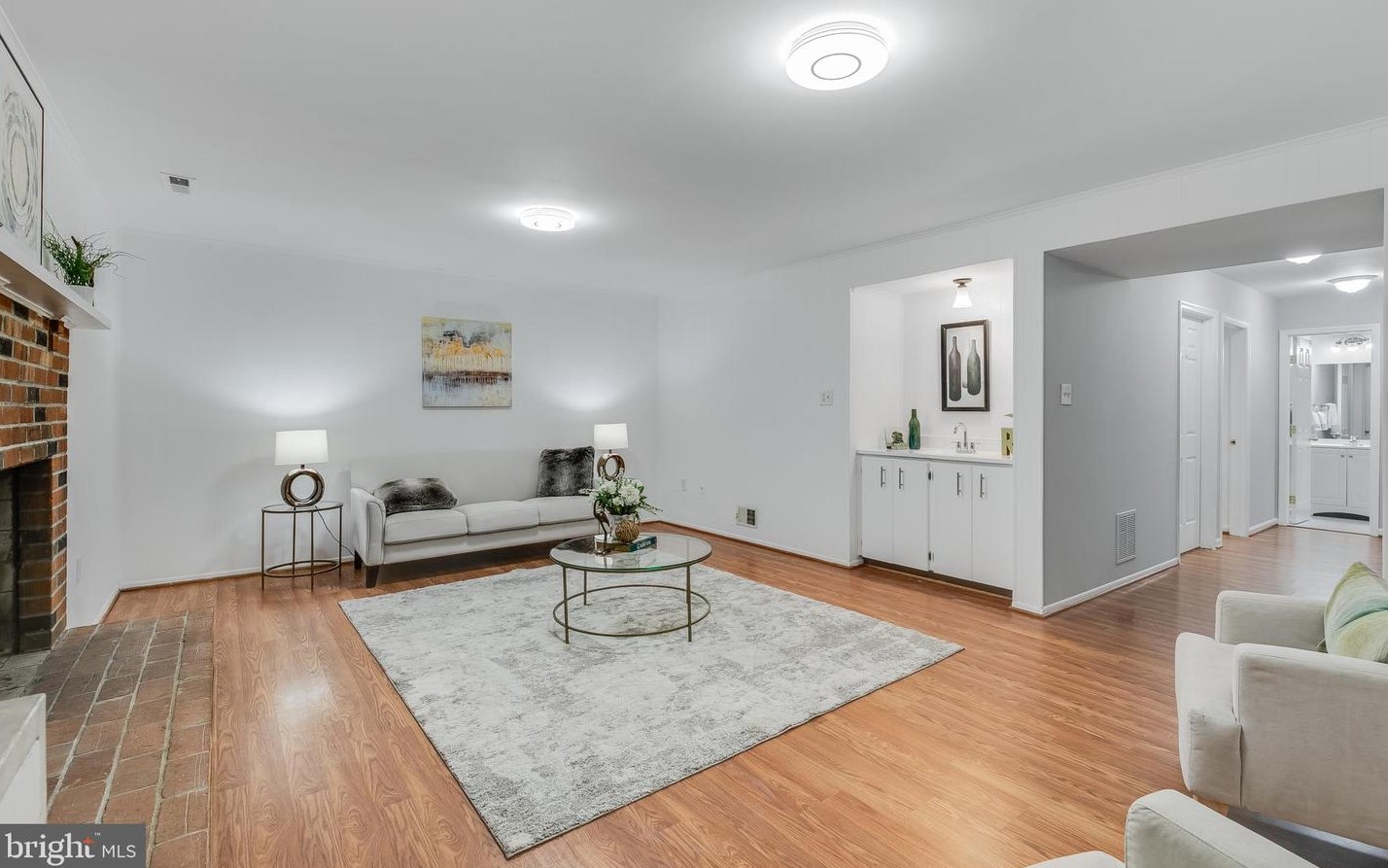 3004 Seven Oaks Pl, Falls Church VA  22042-3152 exterior