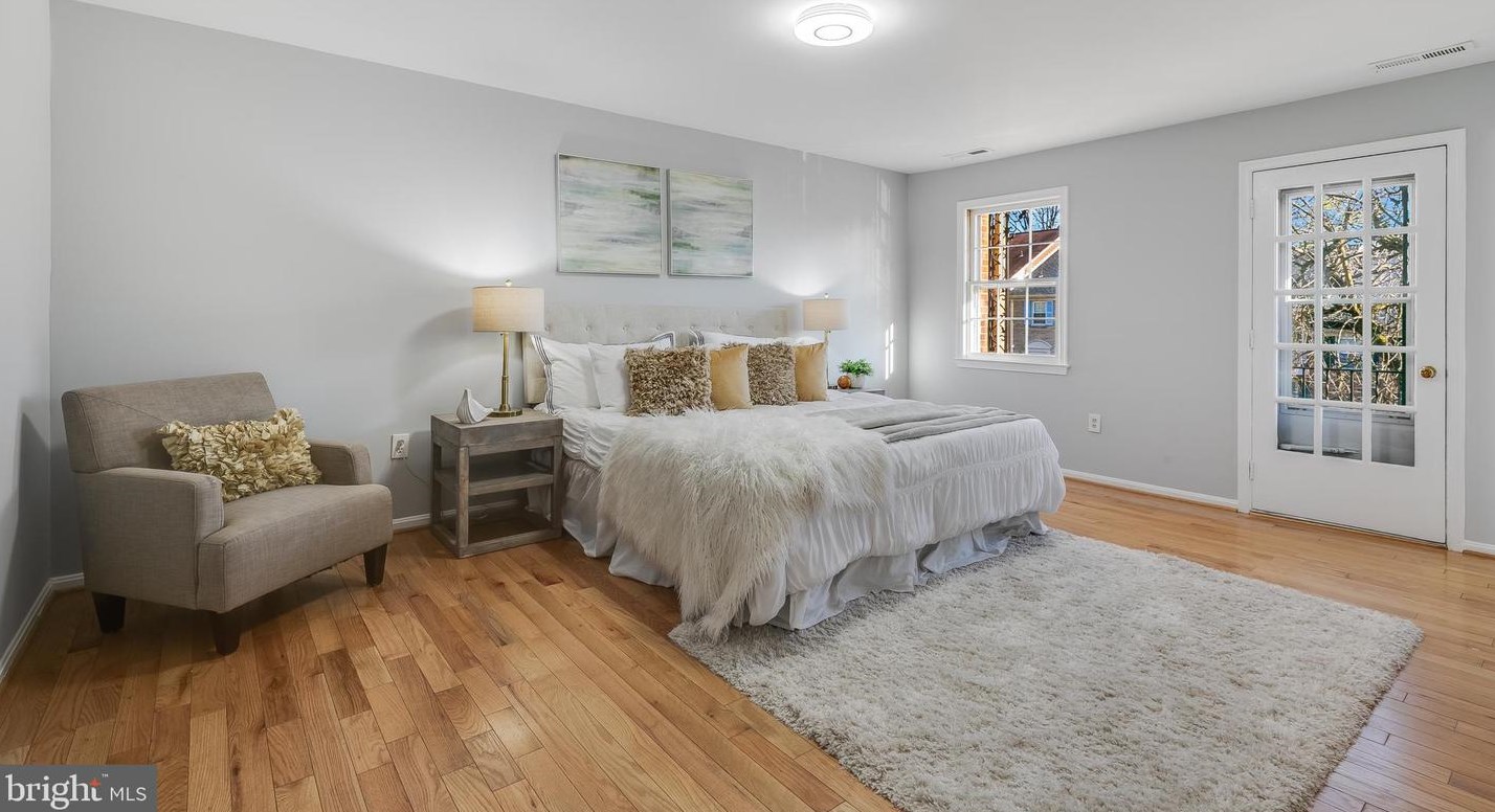 3004 Seven Oaks Pl, Falls Church VA  22042-3152 exterior