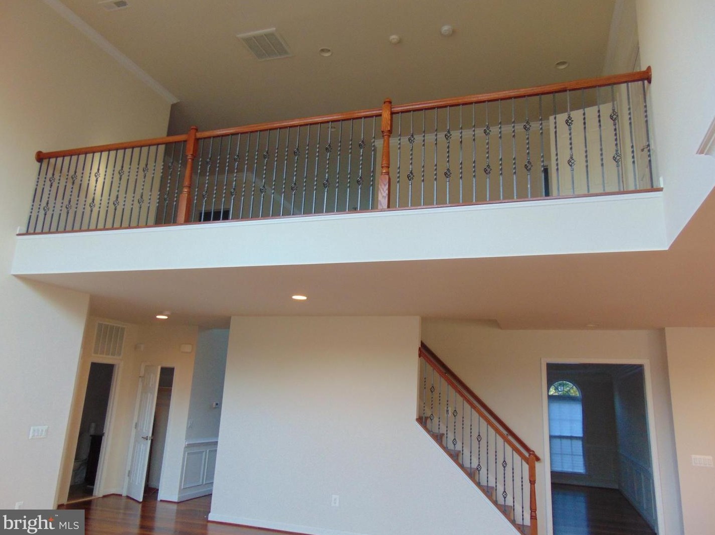 6718 Haycock Rd, Falls Church, VA 22043