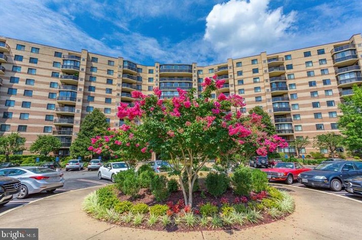 8370 Greensboro Dr #1009, Mc Lean, VA 22102