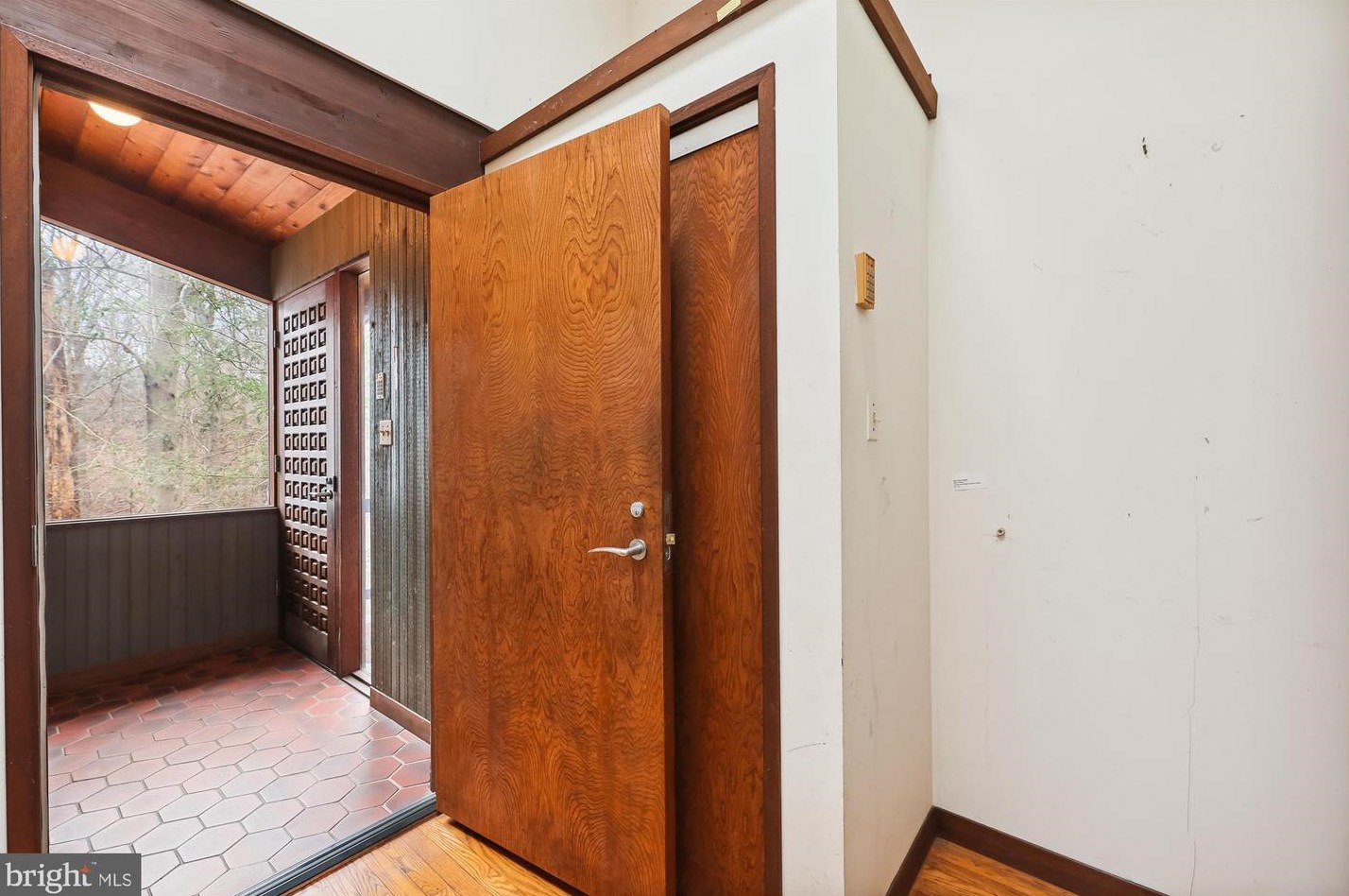 212 Carrwood Rd, Great Falls, VA 22066