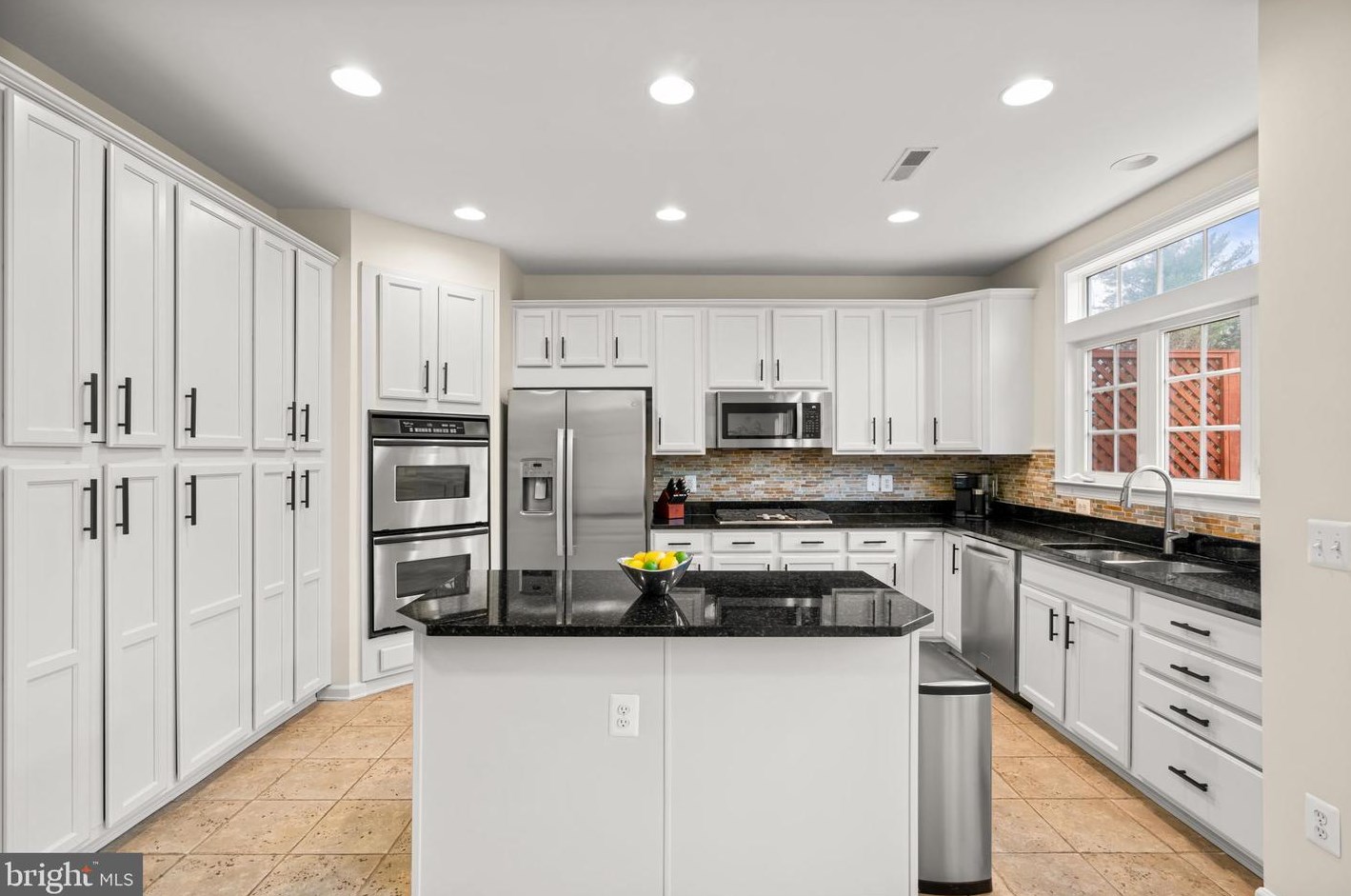 4078 Walnut Cove Cir, Fairfax VA  22033-6233 exterior