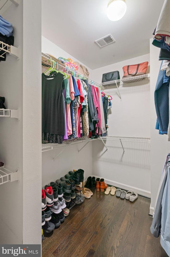 4078 Walnut Cove Cir, Fairfax VA  22033-6233 exterior
