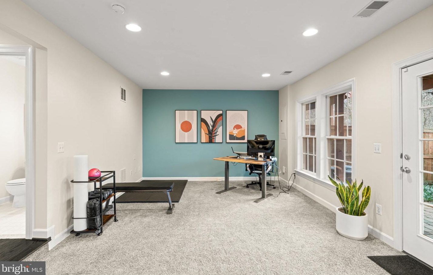 4078 Walnut Cove Cir, Fairfax VA  22033-6233 exterior