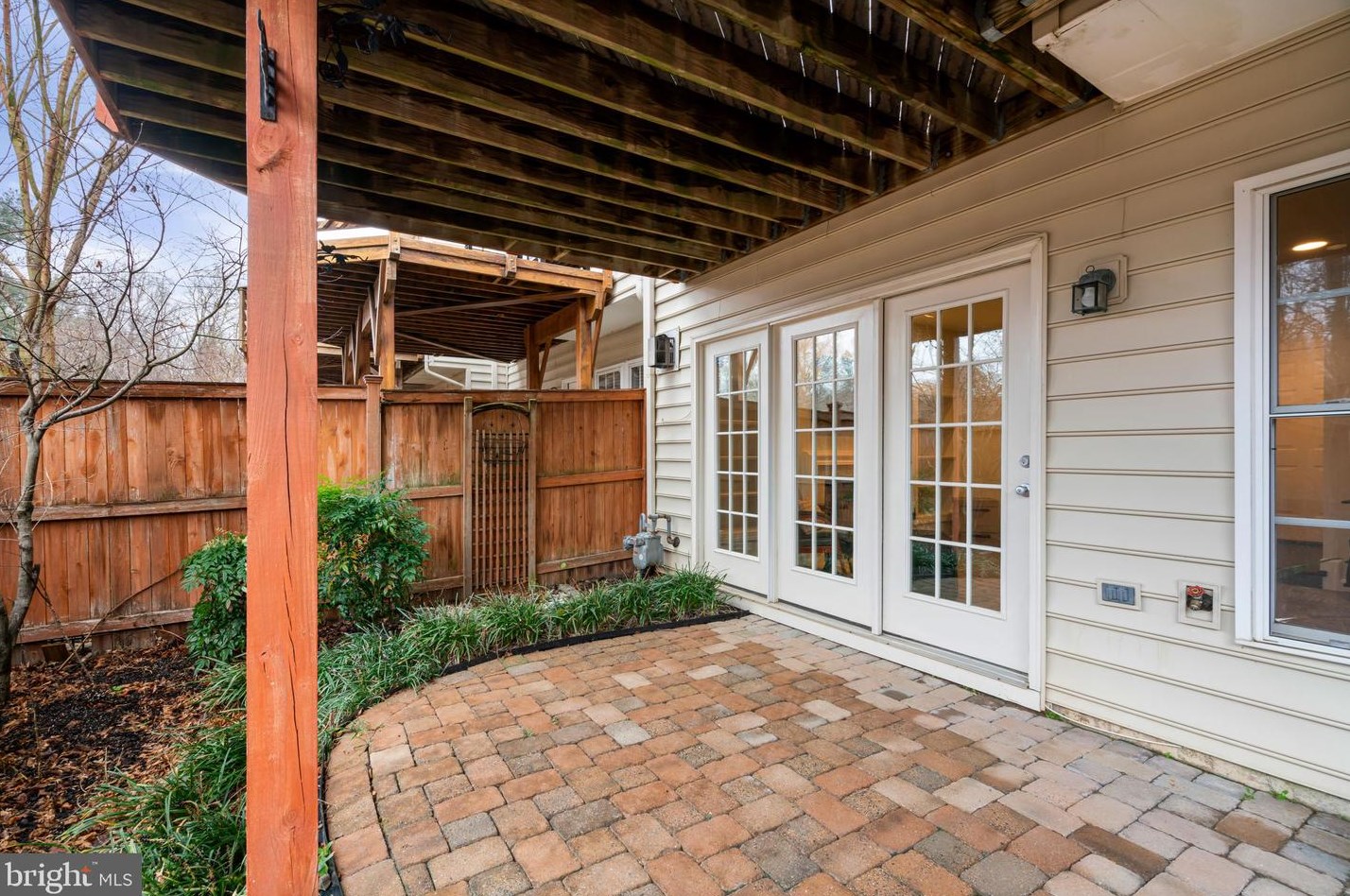 4078 Walnut Cove Cir, Fairfax VA  22033-6233 exterior