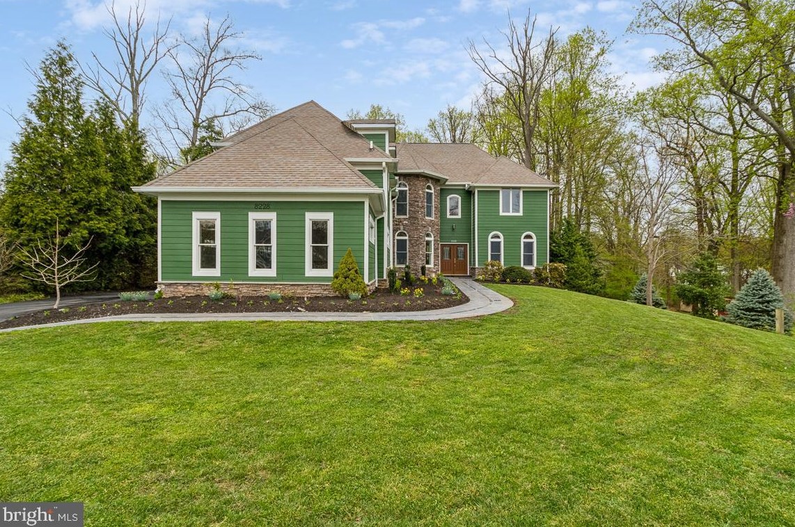 8228 Westchester Dr, Vienna, VA 22182-5215