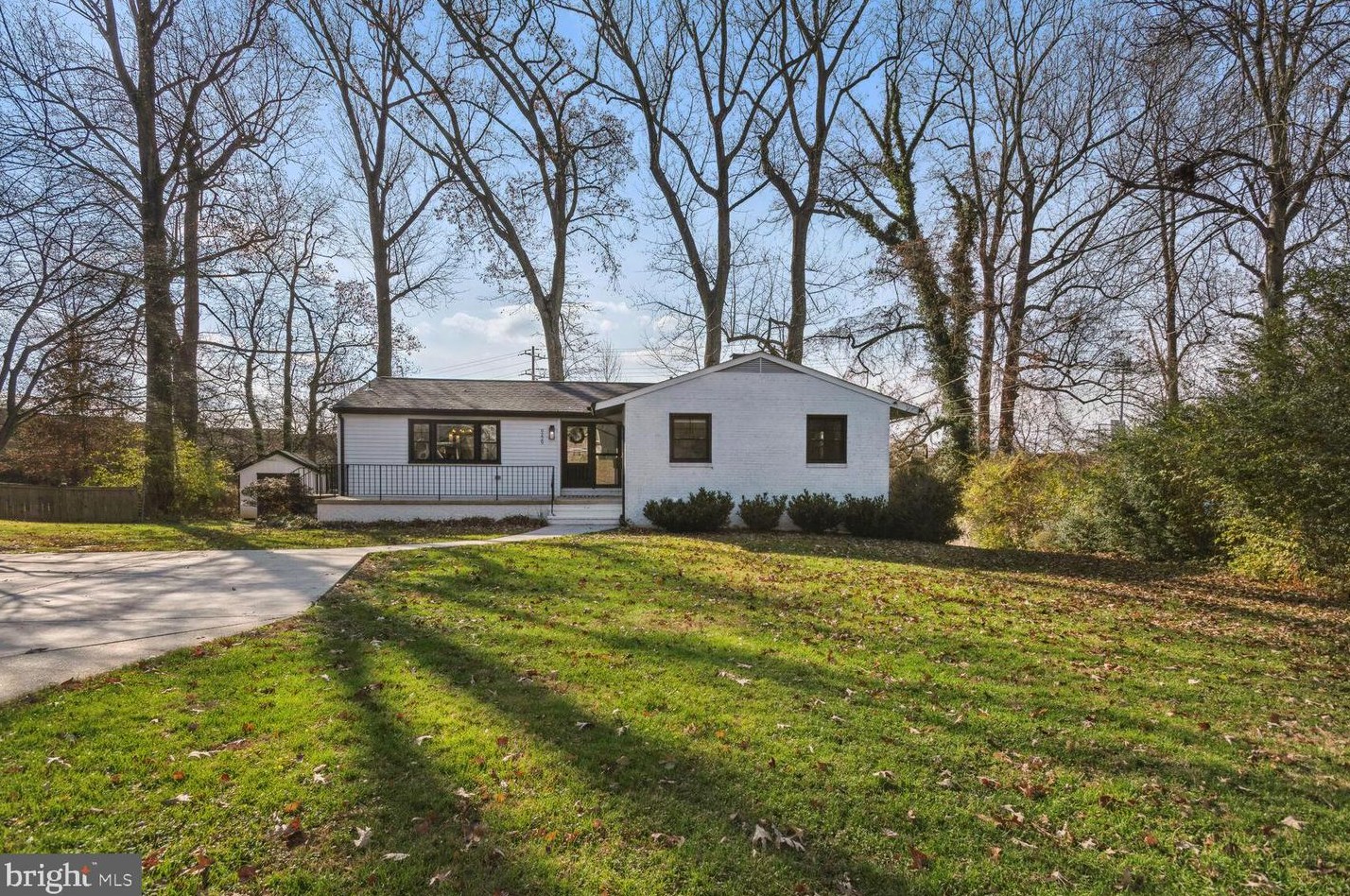 9229 Brian Dr, Vienna VA  22180-6116 exterior