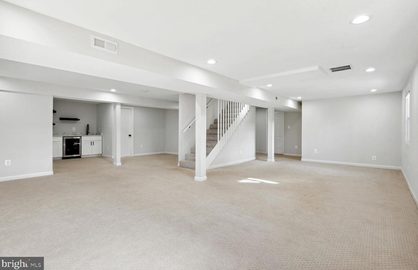 9229 Brian Dr, Vienna VA  22180-6116 exterior