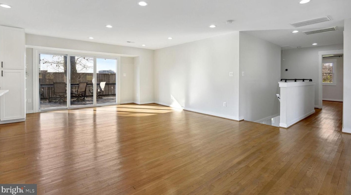 9229 Brian Dr, Vienna VA  22180-6116 exterior