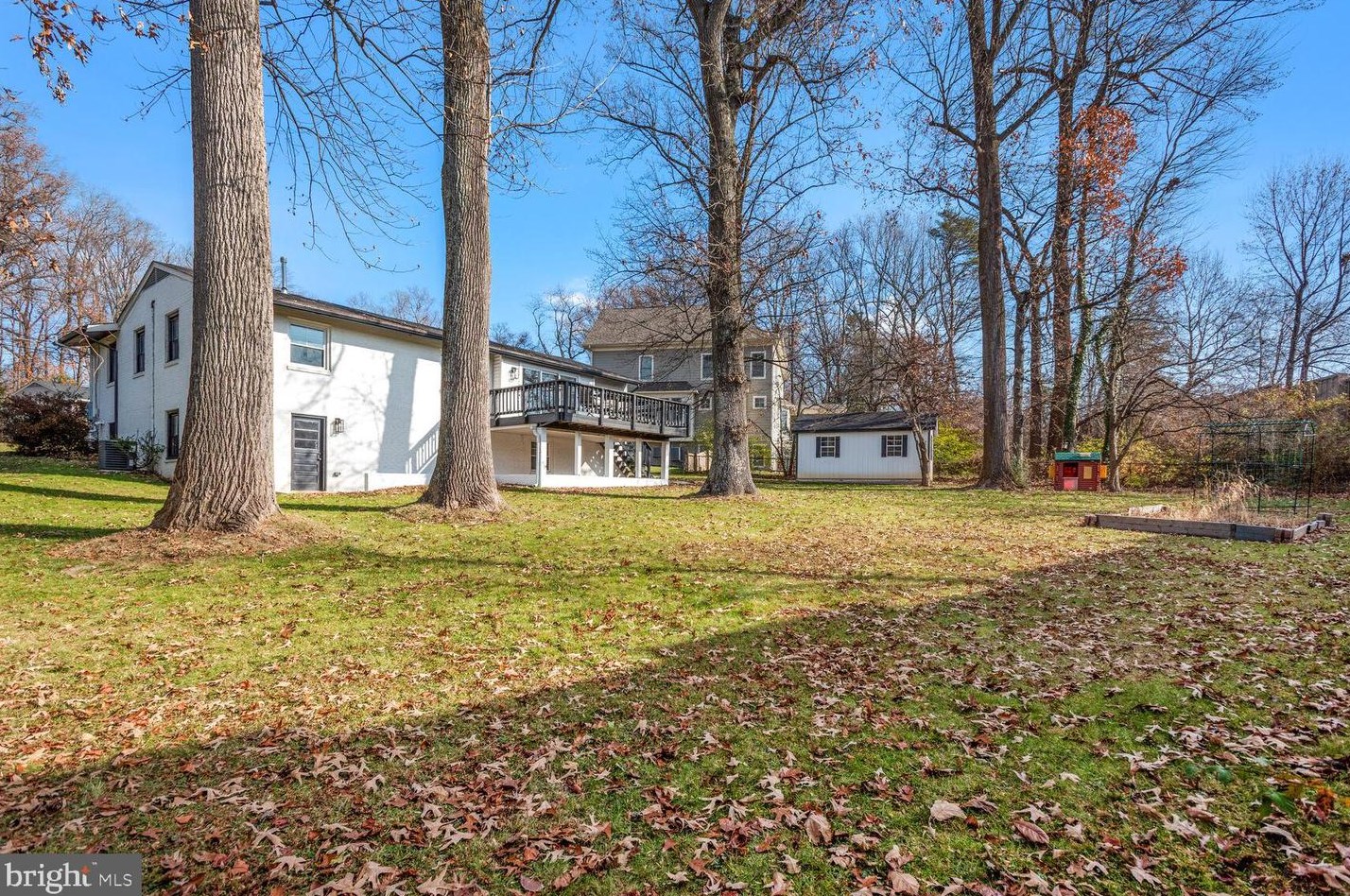 9229 Brian Dr, Vienna VA  22180-6116 exterior