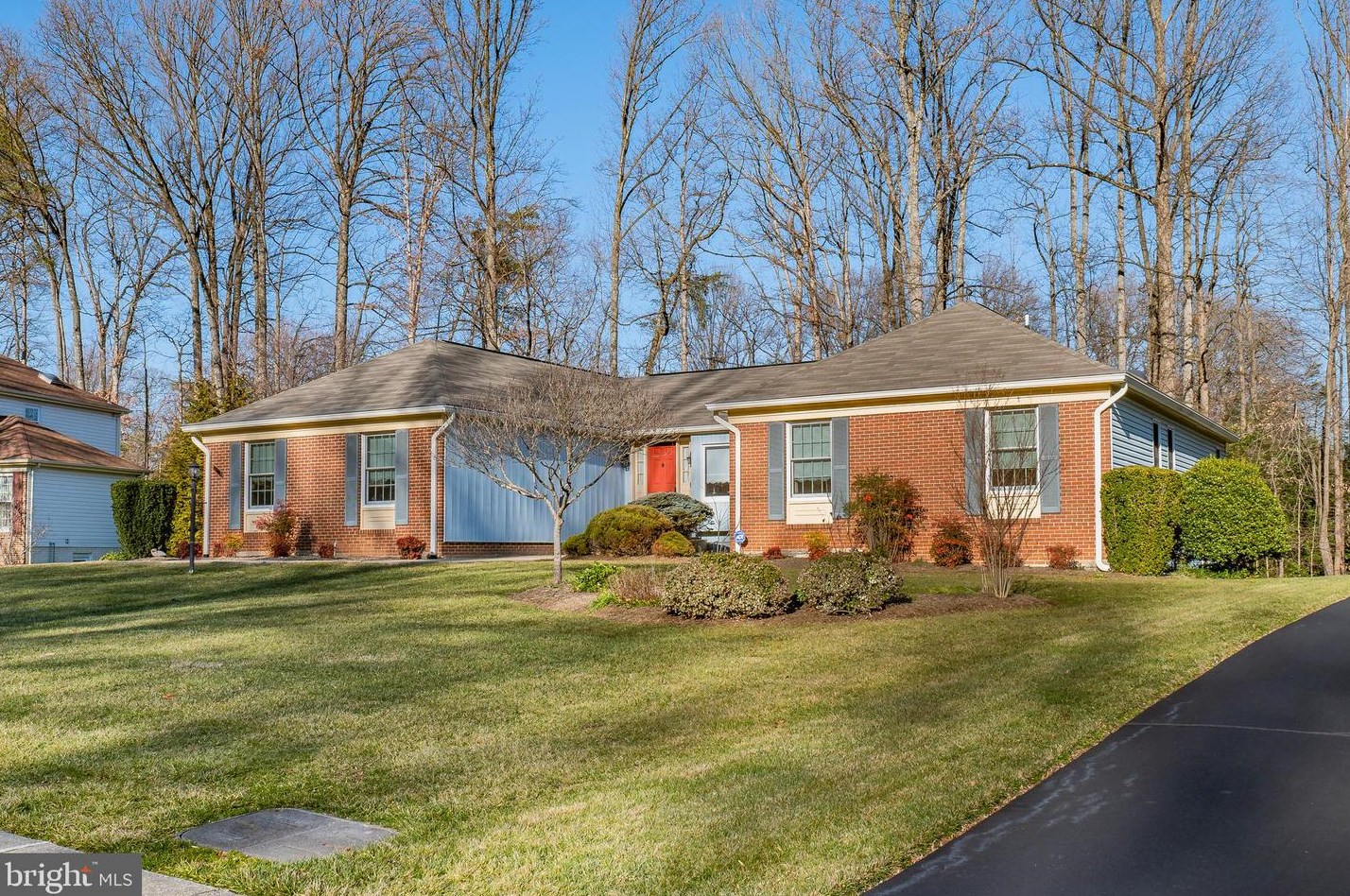 9704 Park Cir, Fairfax, VA 22039-2938