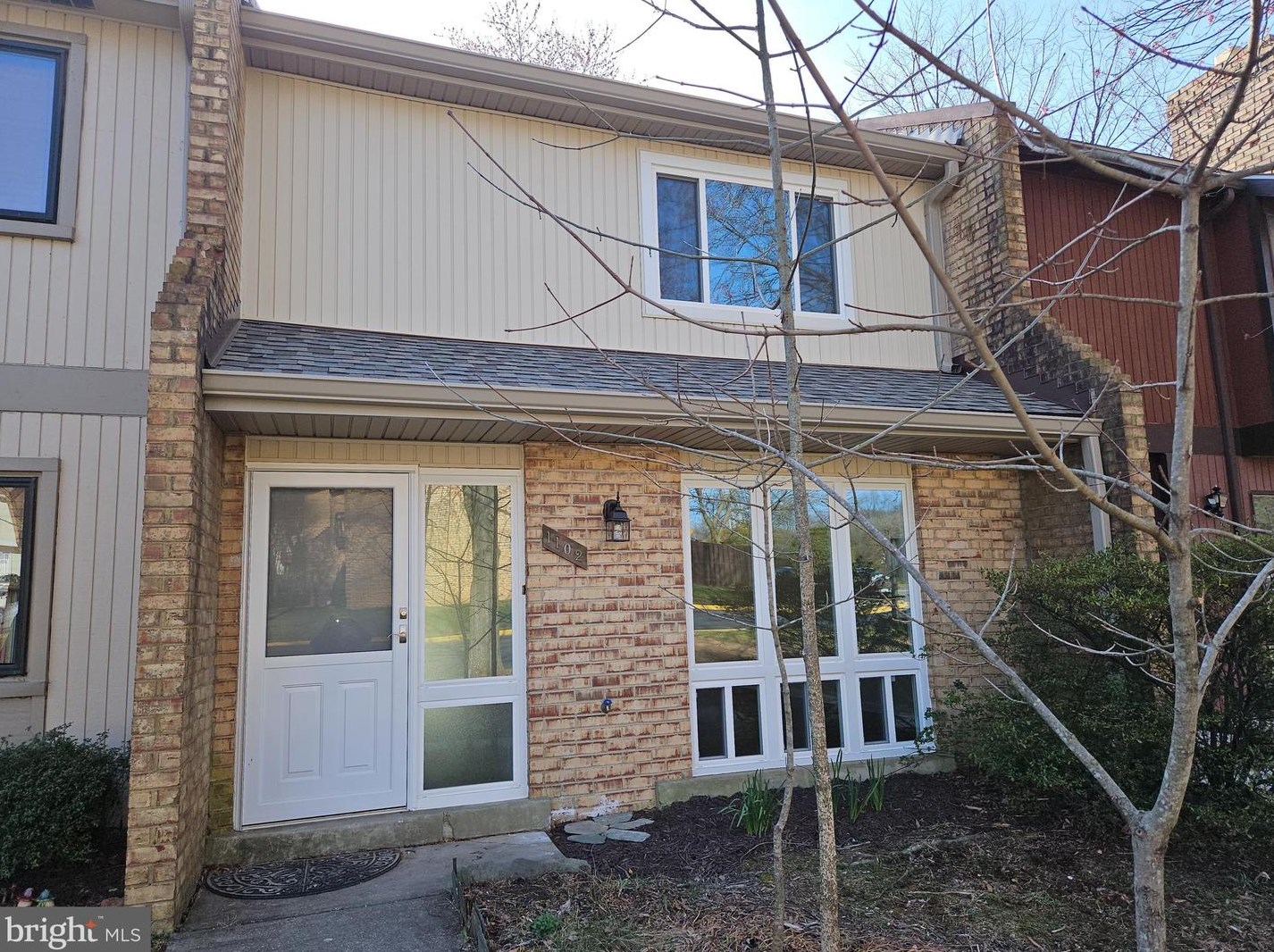1102 Shannon Pl, Herndon, VA 20170