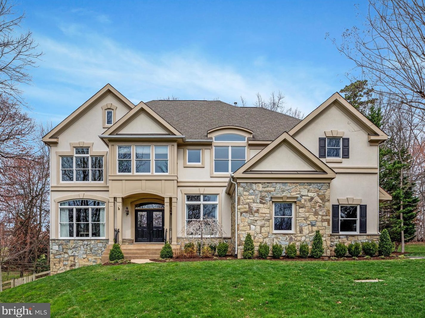 12490 Falkirk Dr, Fairfax, VA 22033-1713