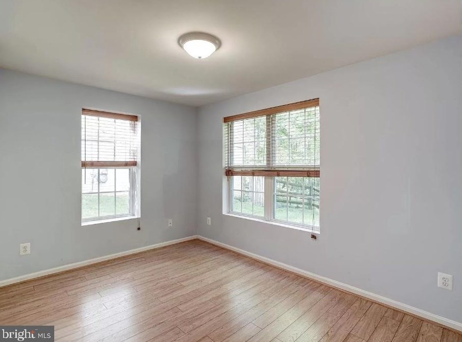 5864 Linden Creek Ct, Centreville VA  20120-5428 exterior