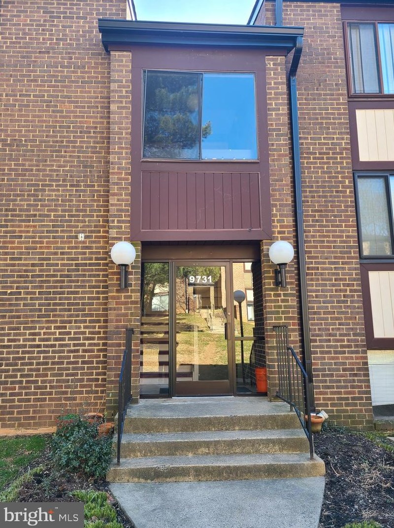 9731 Kings Crown Ct #102, Fairfax, VA 22031
