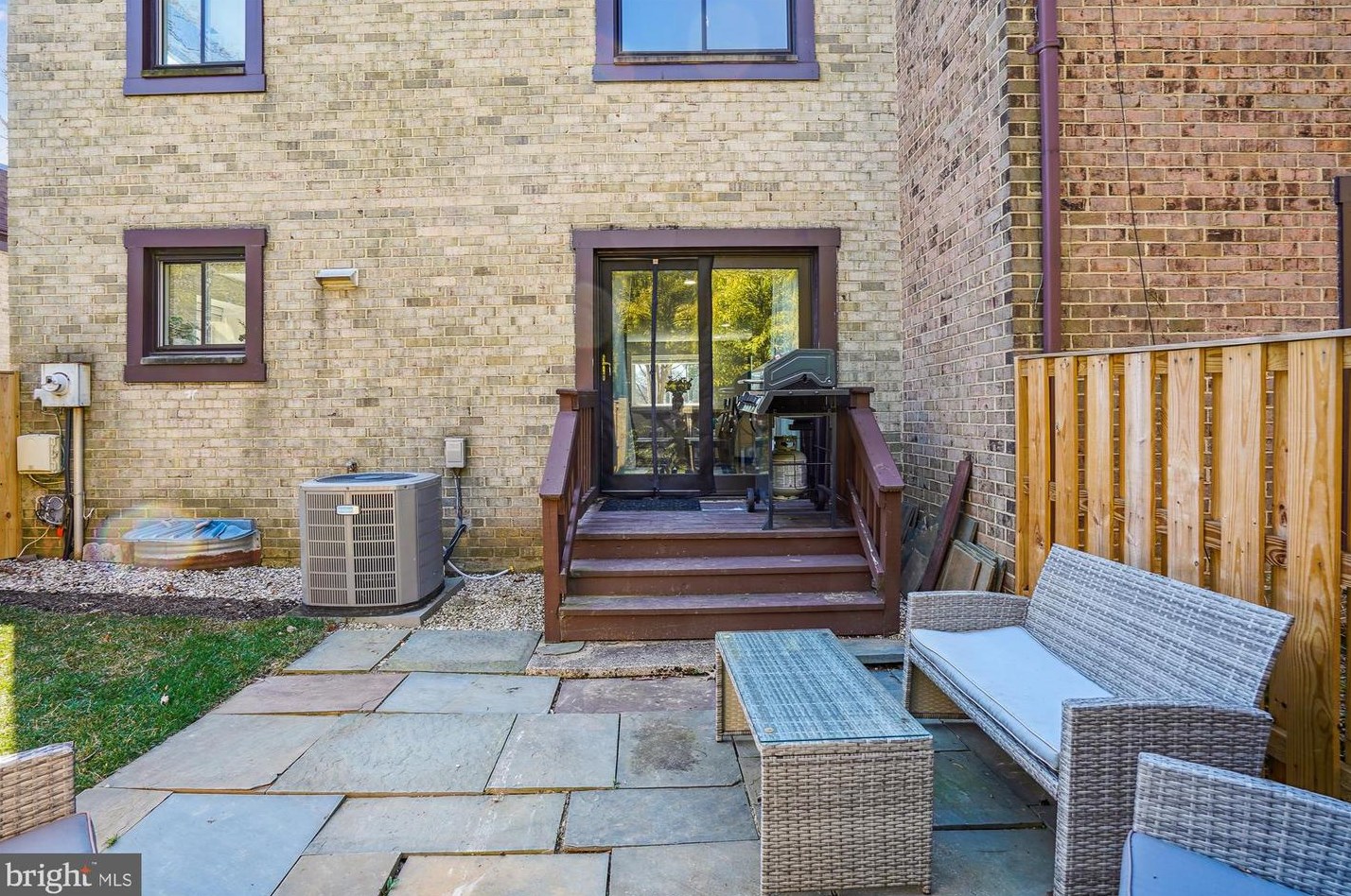 2842 Jermantown Rd, Vienna VA 22124-2513 exterior