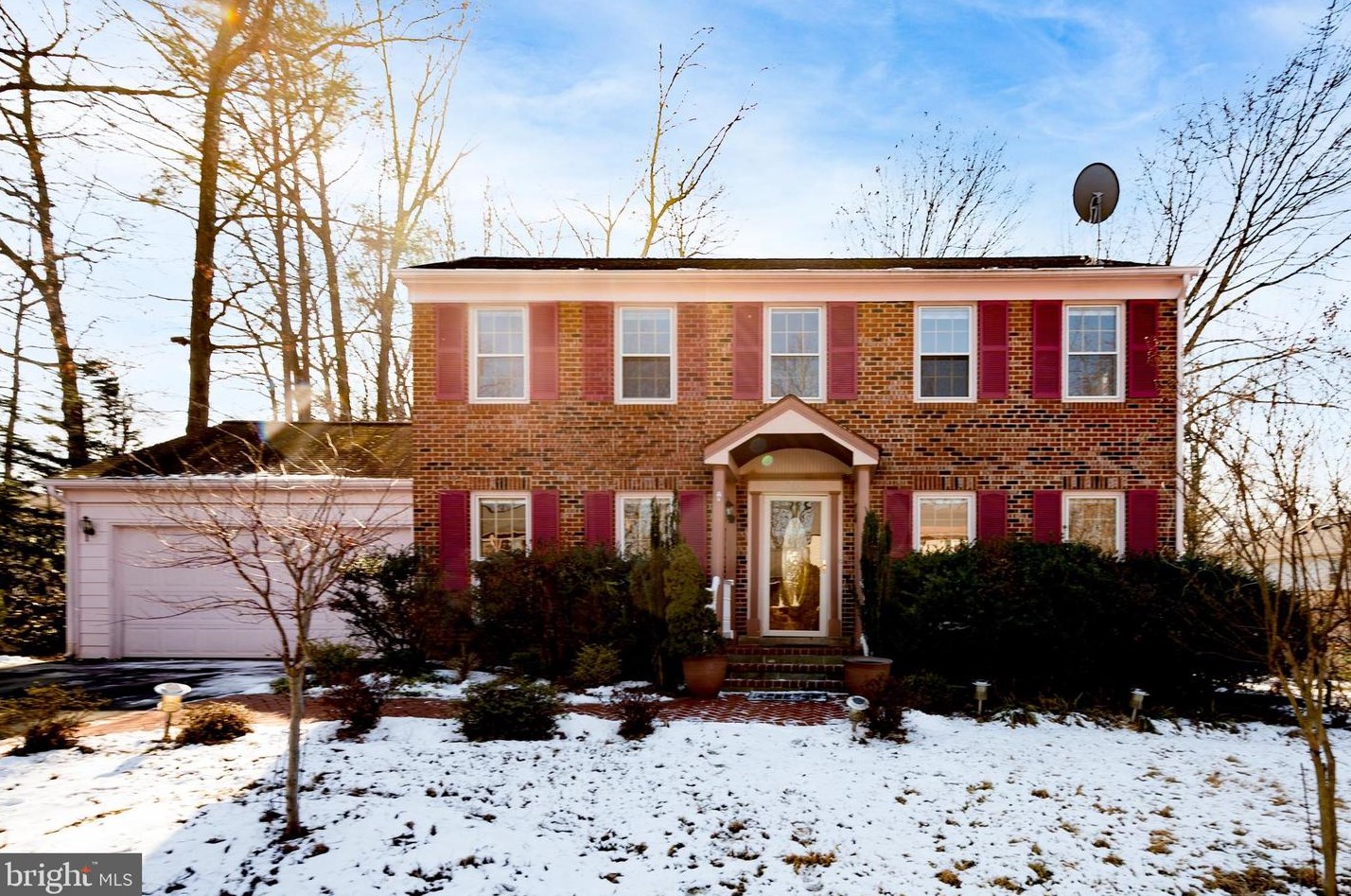10691 John Ayres Dr, Fairfax, VA 22032-3101
