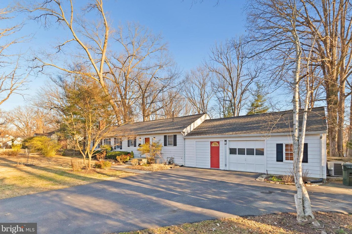 7711 Thor Dr, Annandale, VA 22003