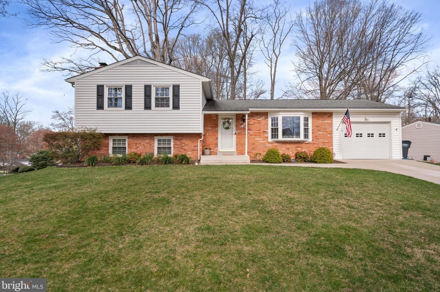 6520 Greenview Ln, Springfield, VA 22152-2920