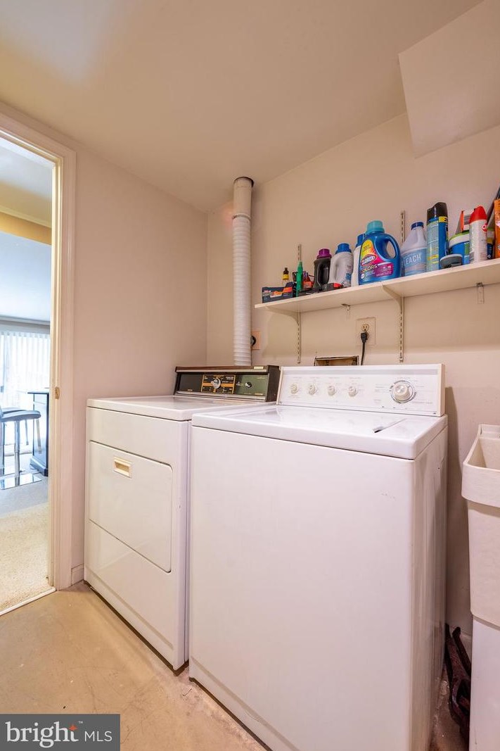 4107 Meadow Field Ct, Fairfax VA  22033-2829 exterior